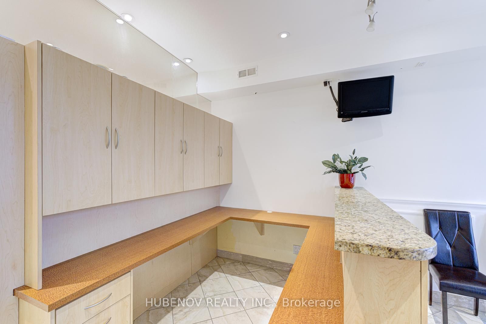 1261 St.Clair Avenue W, Toronto, ON M6B 3B4 photo 5