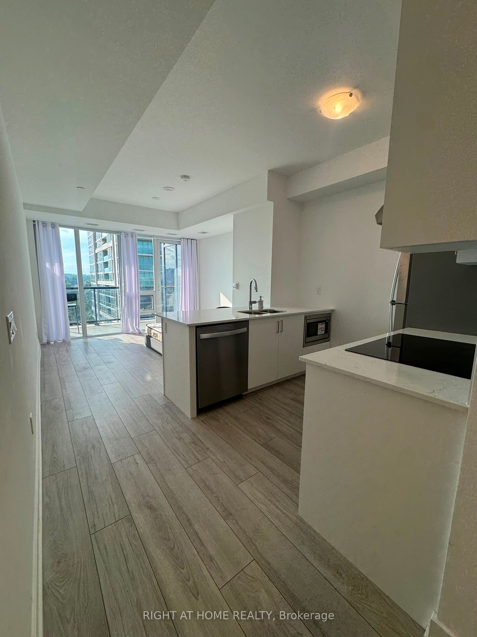 1035 Southdown Road 714, Mississauga, ON L5J 0A2
