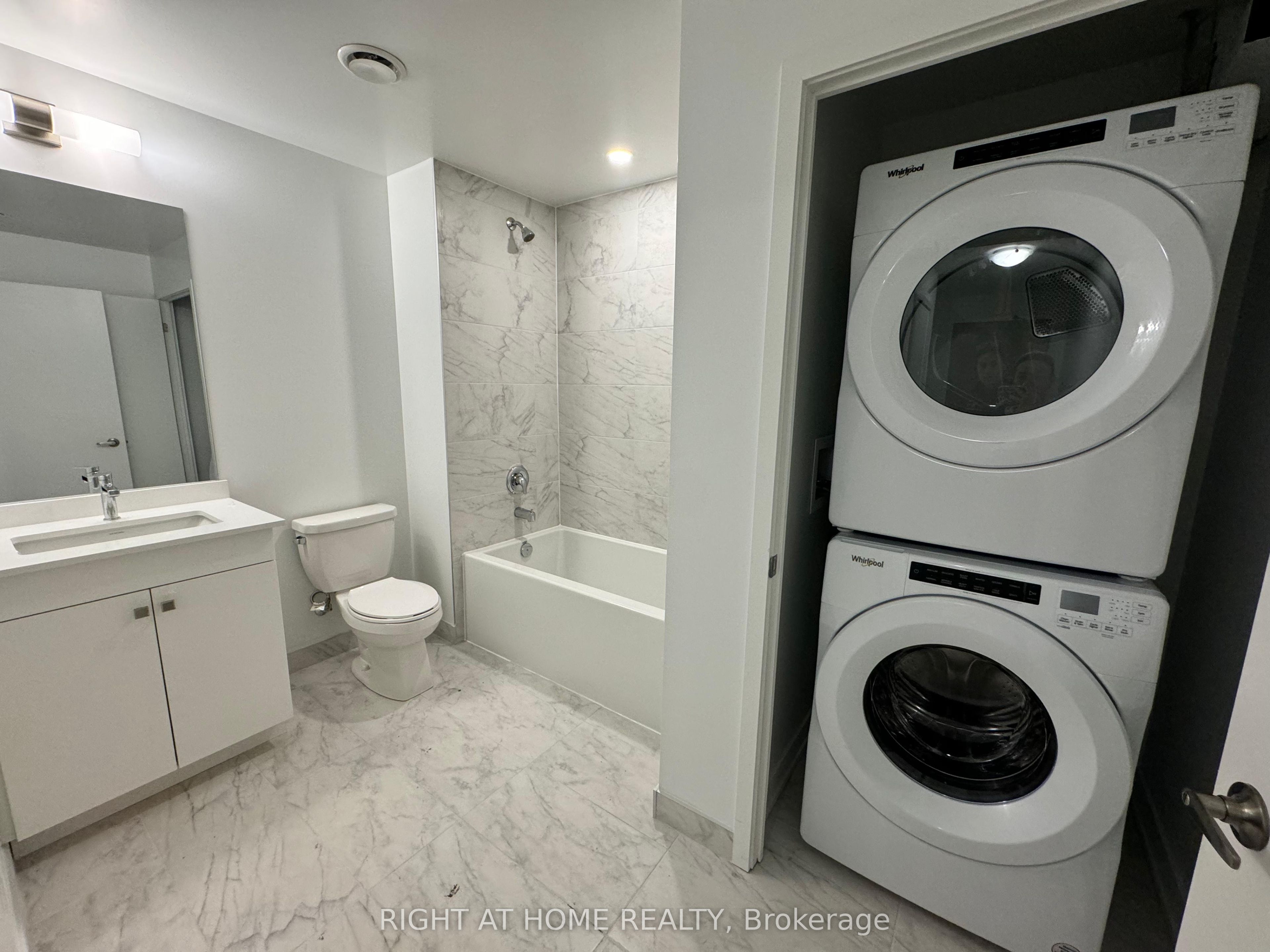 1035 Southdown Road 714, Mississauga, ON L5J 0A2 photo 5