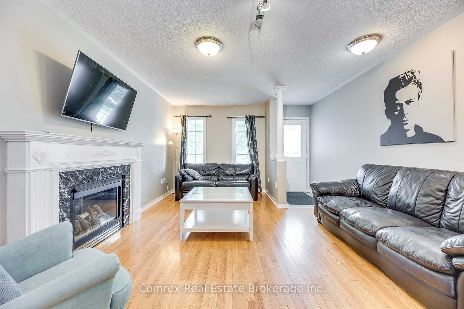 3297 Camberwell Drive Main/2nd Flr, Mississauga, ON L5M 6T3 photo 2