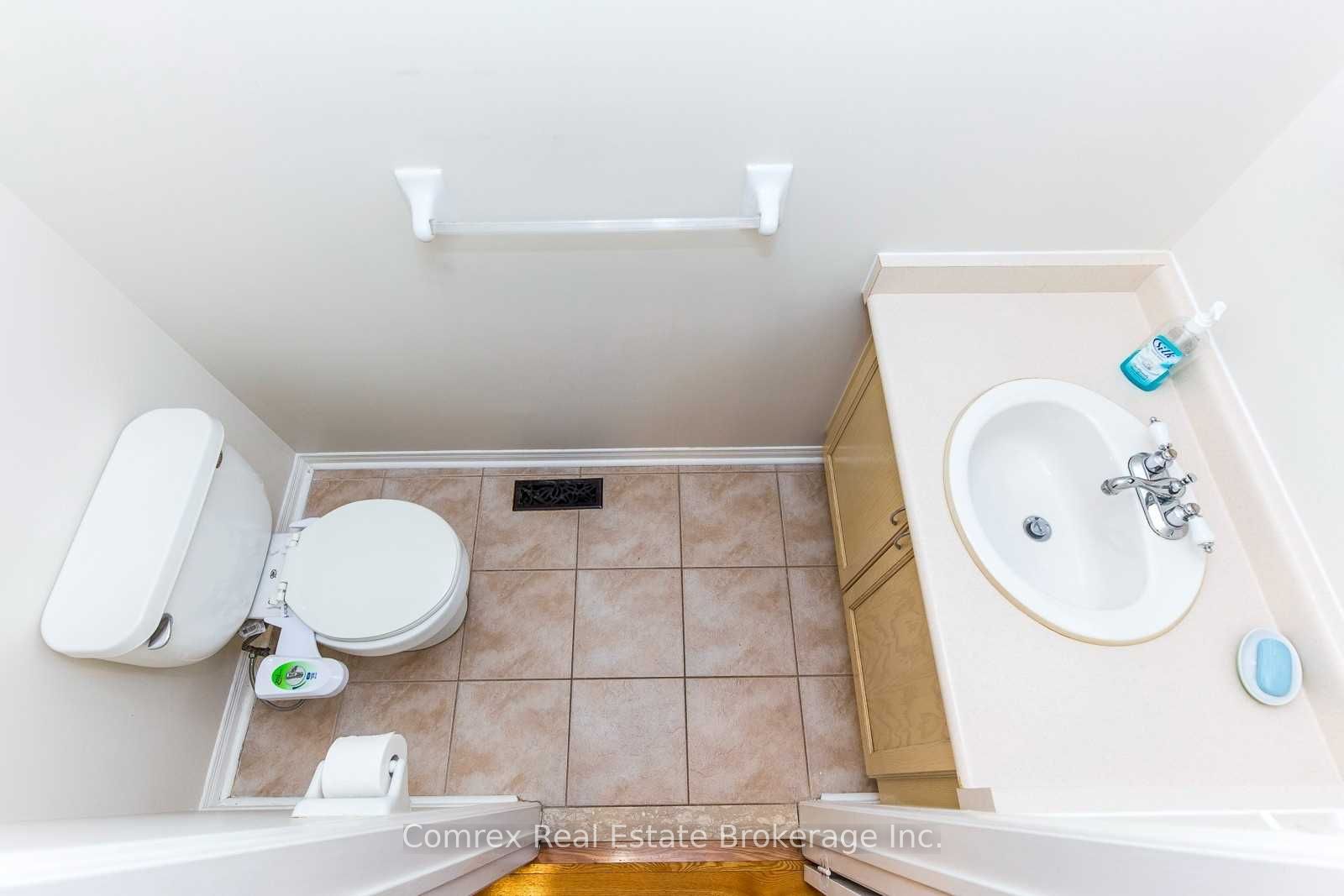 3297 Camberwell Drive Main/2nd Flr, Mississauga, ON L5M 6T3 photo 5