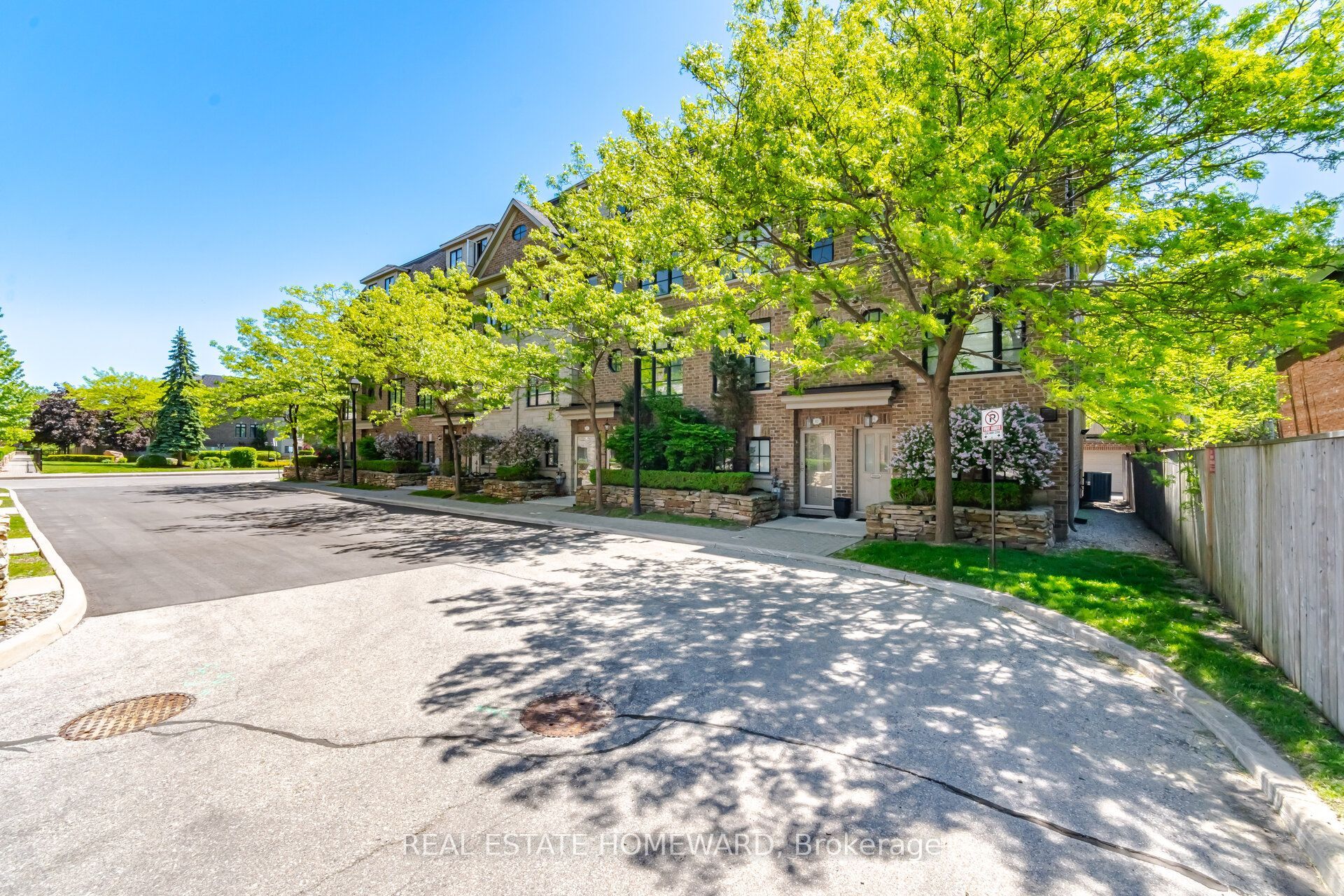 62 Cormier Heights, Toronto, ON M8Z 0B5 photo 2