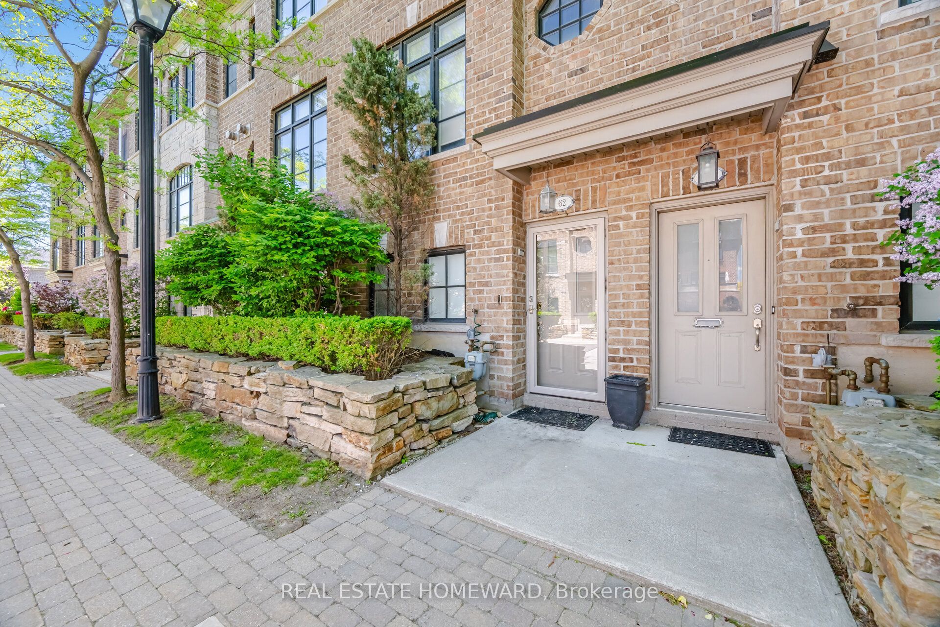 62 Cormier Heights, Toronto, ON M8Z 0B5 photo 3