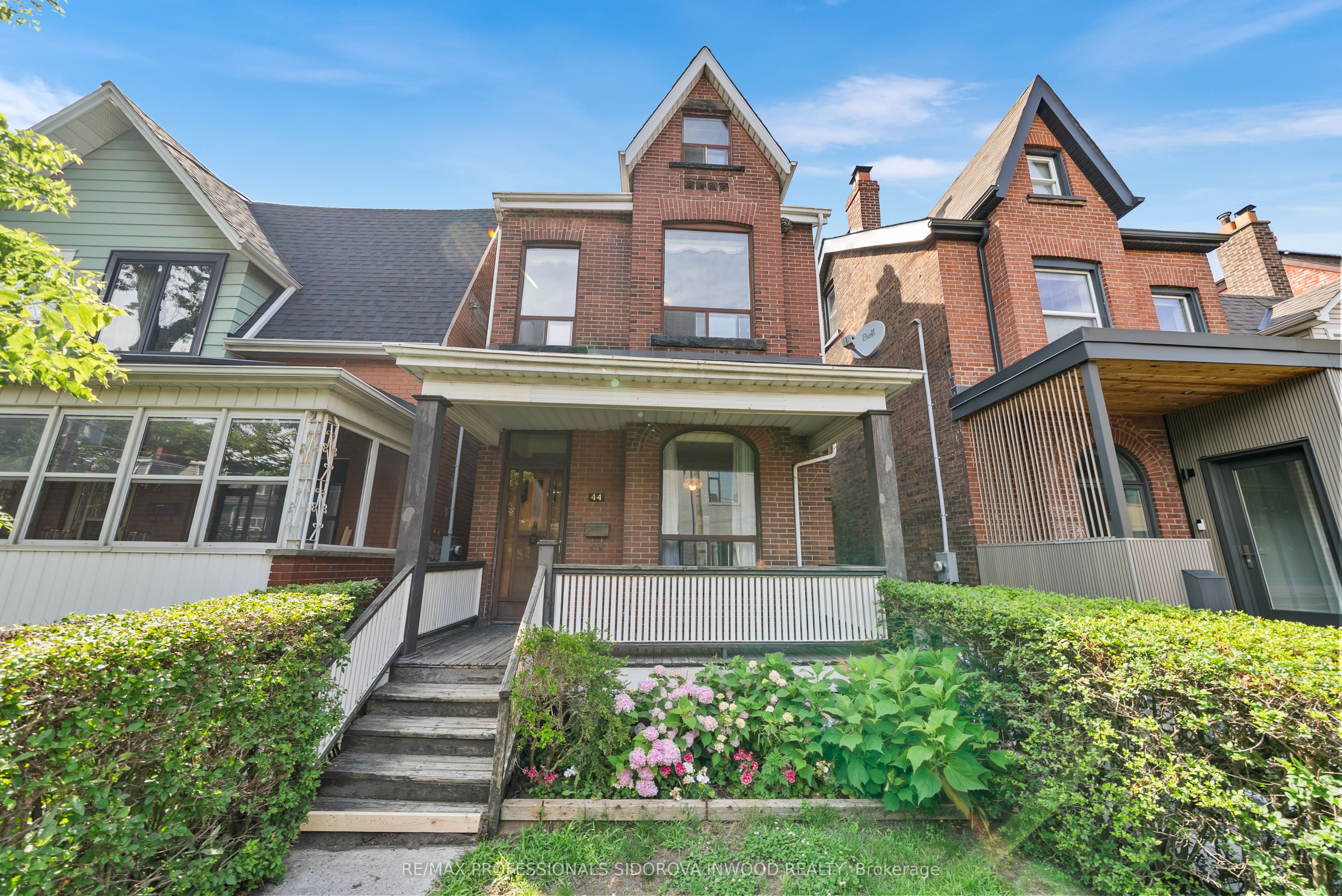 44 Golden Avenue, Toronto, ON M6R 2J4
