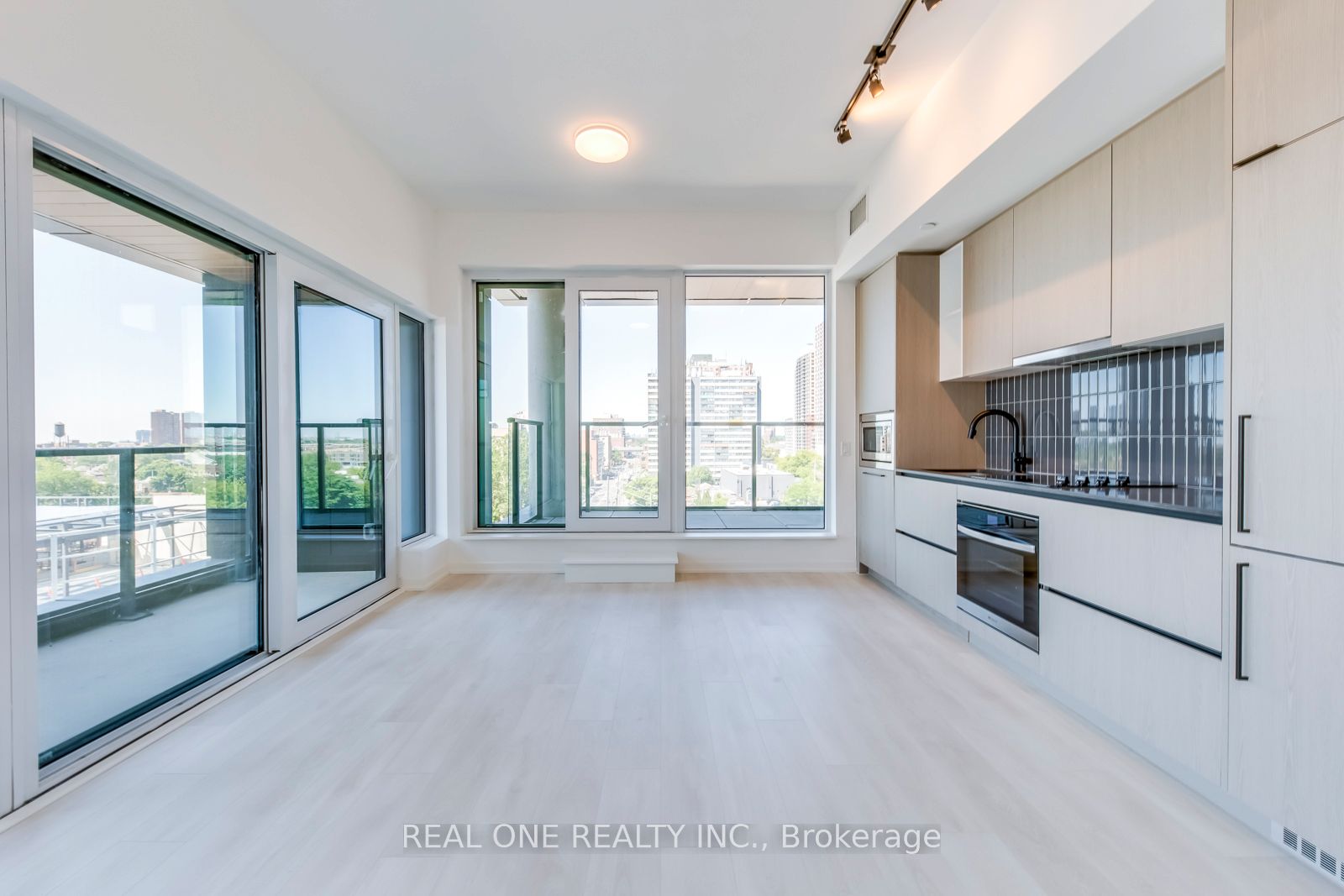 1285 Dupont Street 603, Toronto, ON M6H 2A6 photo 4