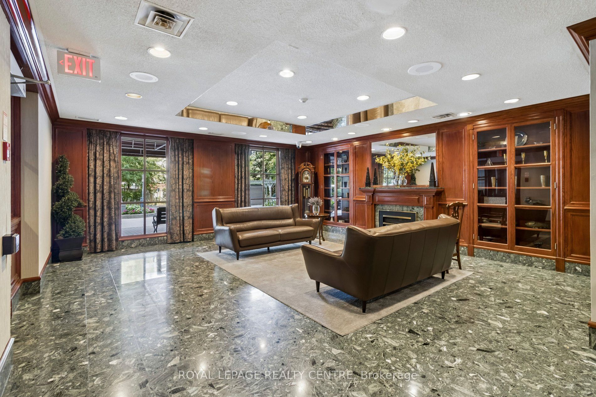 880 Dundas Street W 1006, Mississauga, ON L5C 4H3 photo 4