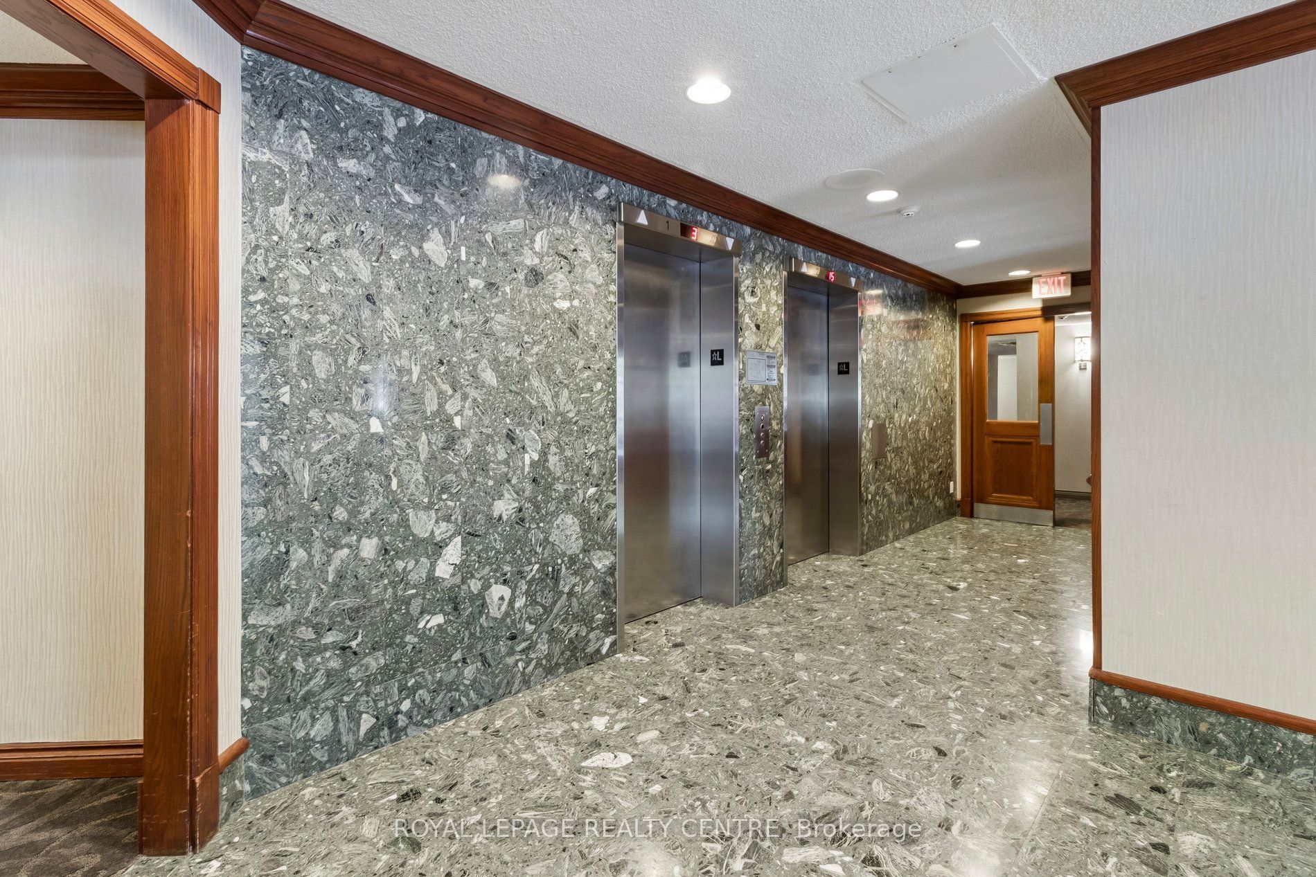 880 Dundas Street W 1006, Mississauga, ON L5C 4H3 photo 5