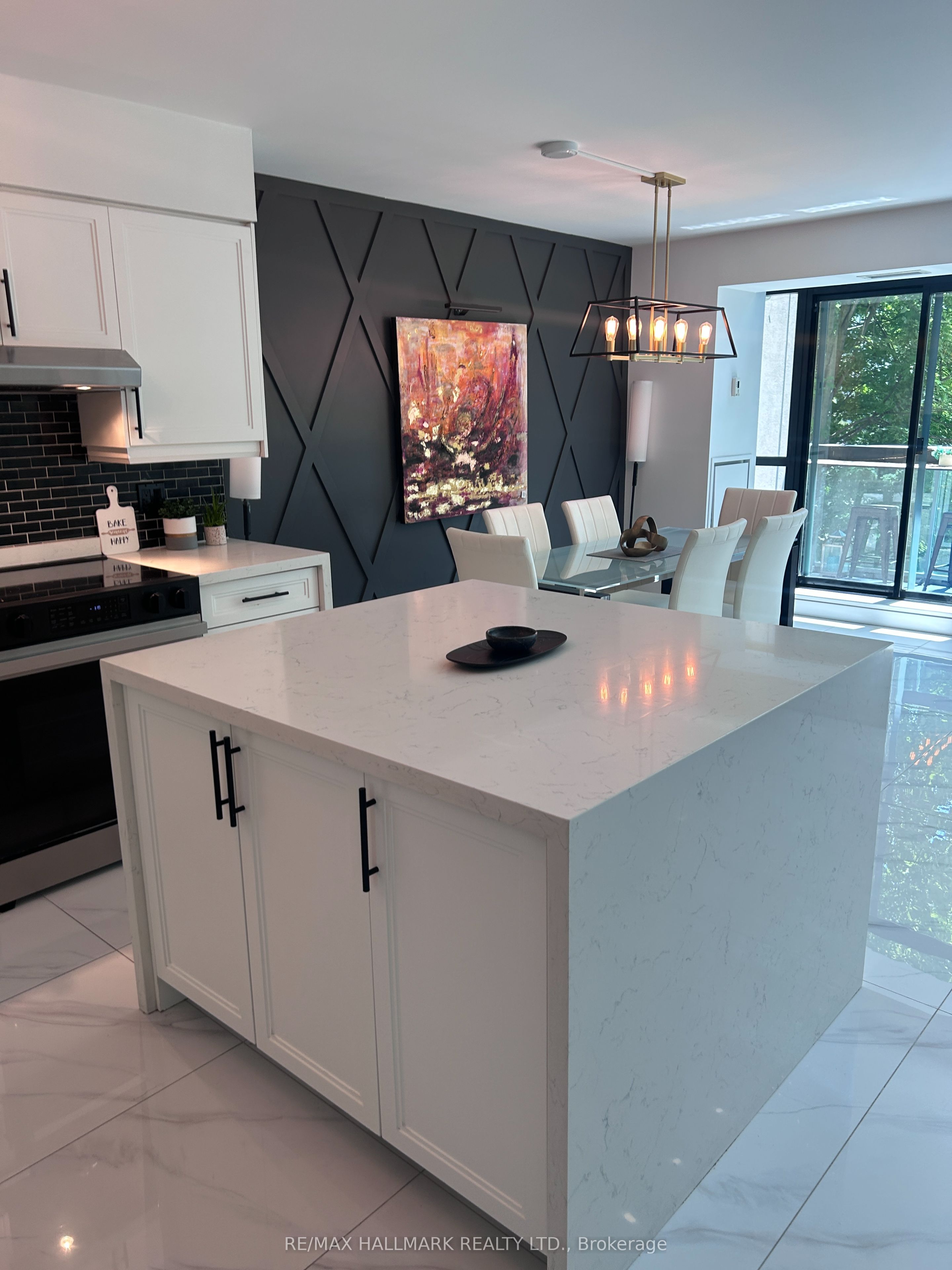 200 Manitoba Street 201, Toronto, ON M8Y 3Y9 photo 4