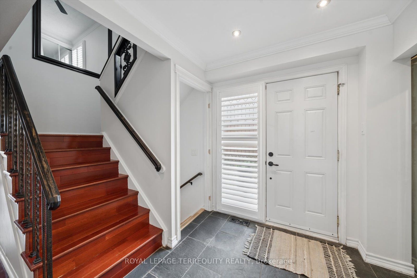 1825 Hyde Mill Crescent, Mississauga, ON L5N 0A7 photo 2