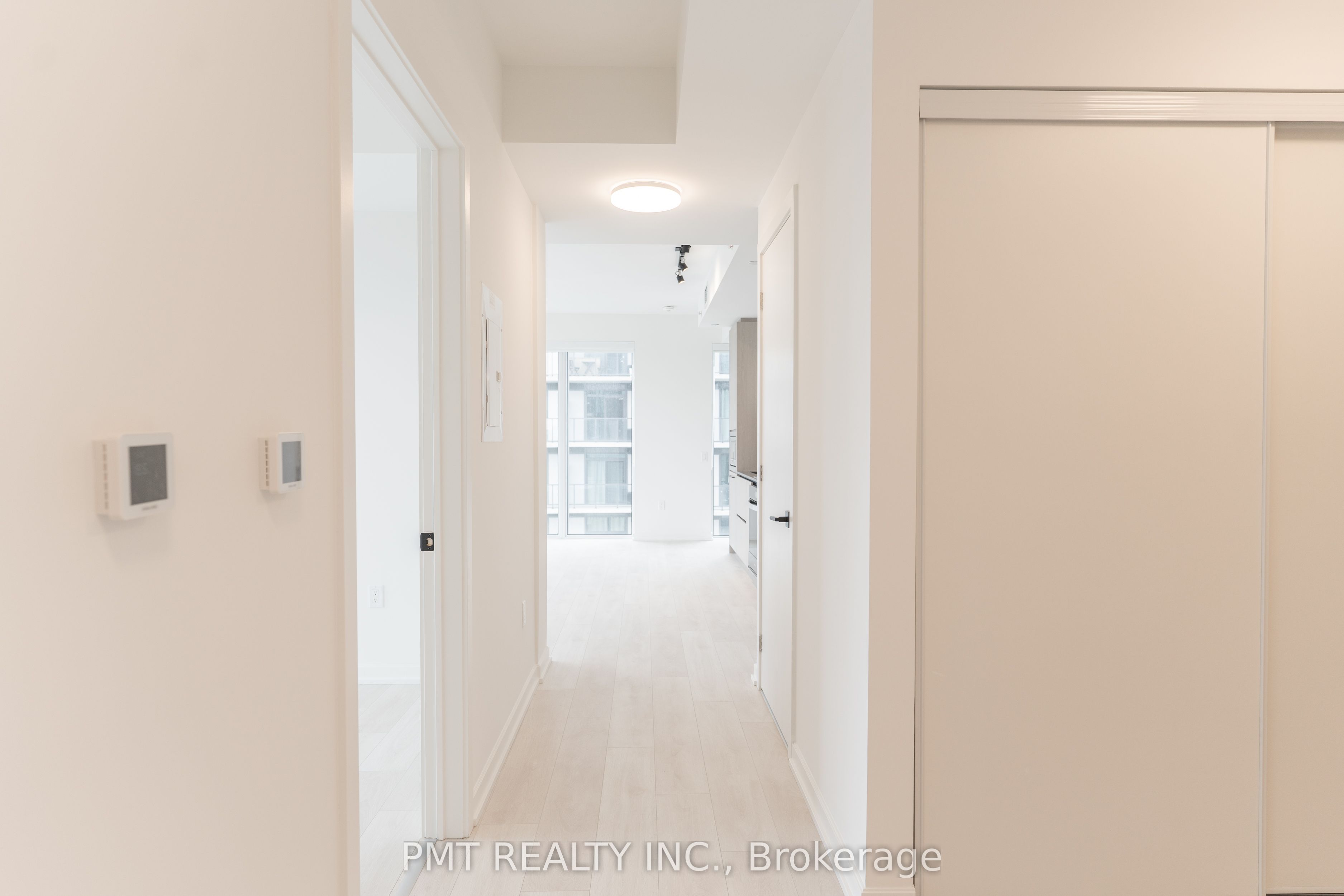 1285 Dupont Street 2110, Toronto, ON M6H 0E3 photo 2