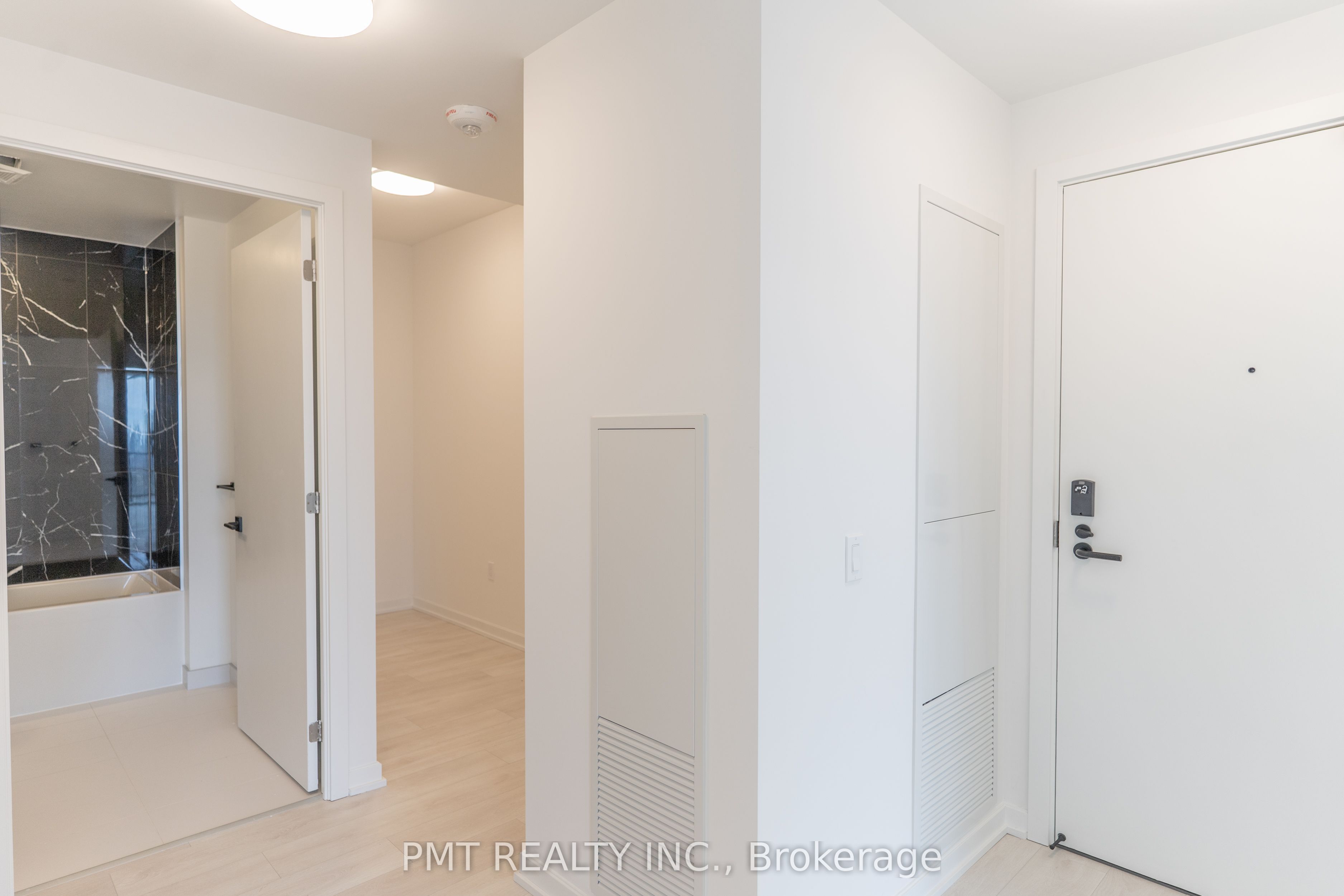 1285 Dupont Street 2110, Toronto, ON M6H 0E3 photo 3