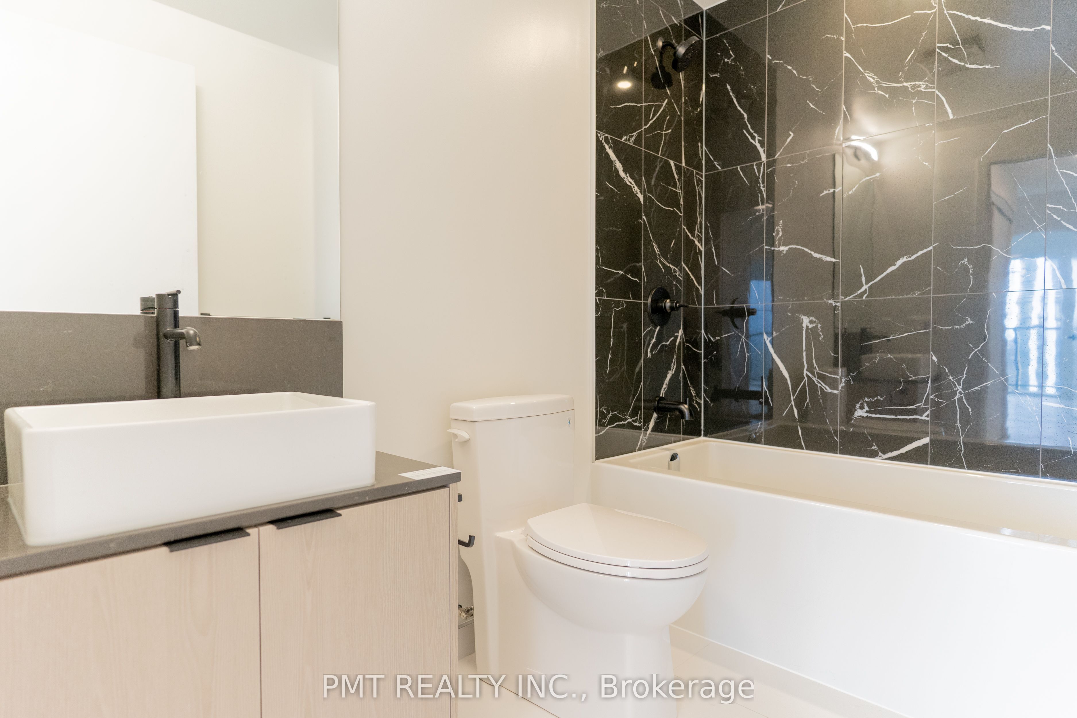 1285 Dupont Street 2110, Toronto, ON M6H 0E3 photo 4