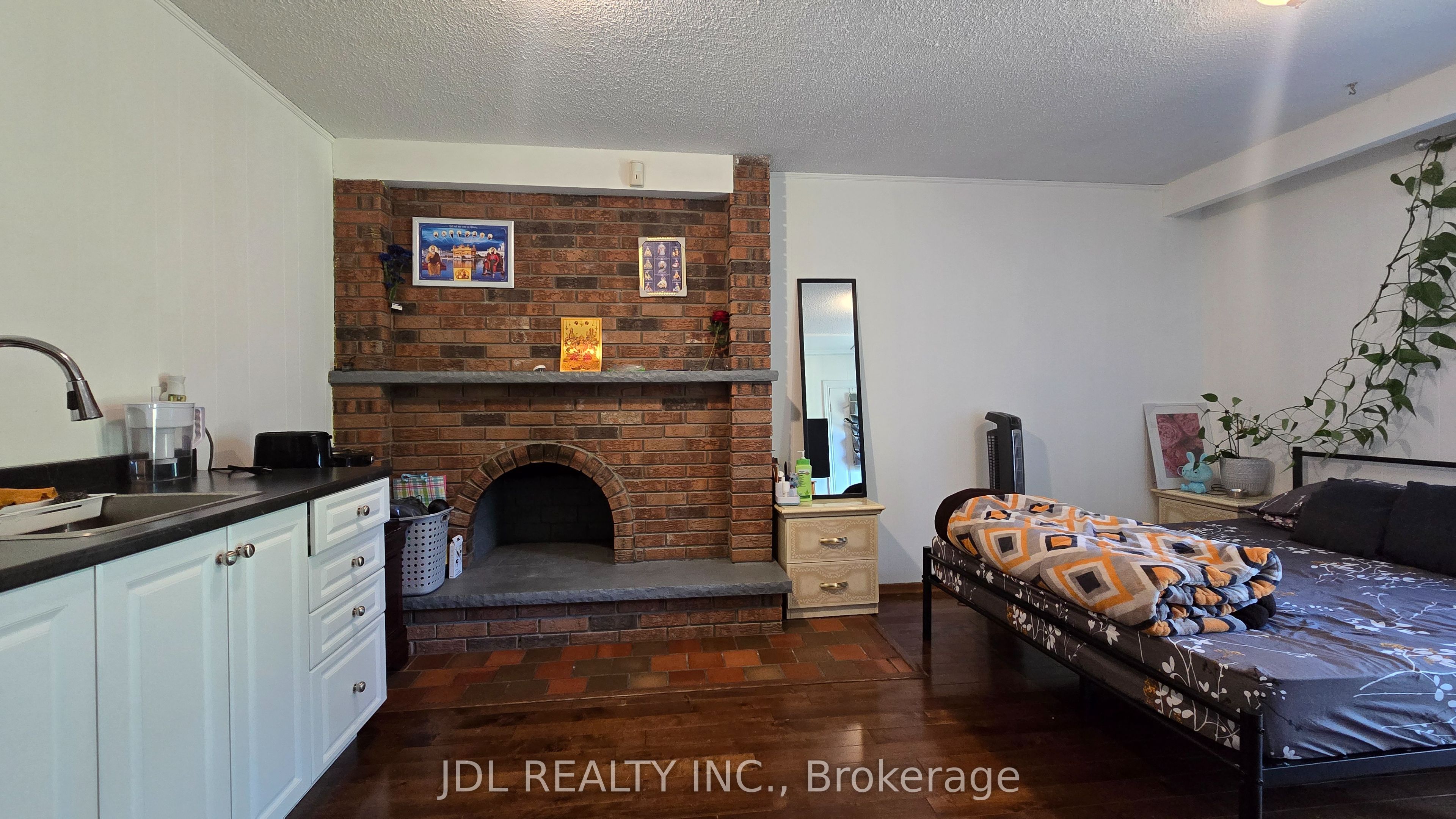 3769 Brandon Gate Drive Main Bachelor, Mississauga, ON L4T 3N1 photo 2