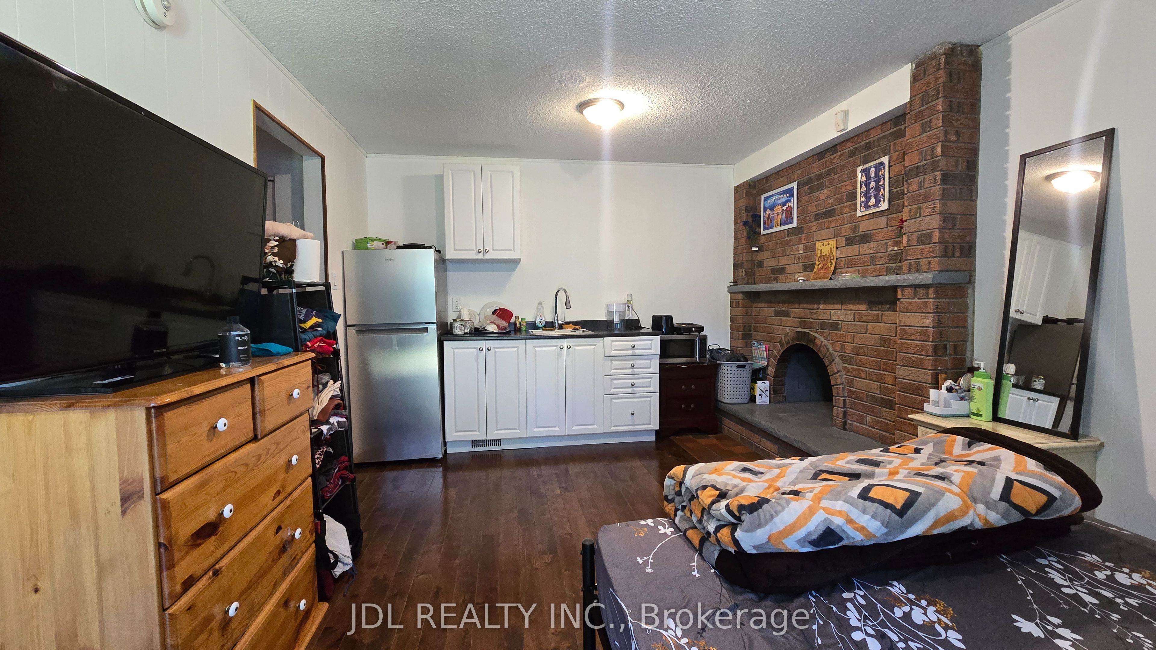 3769 Brandon Gate Drive Main Bachelor, Mississauga, ON L4T 3N1 photo 3