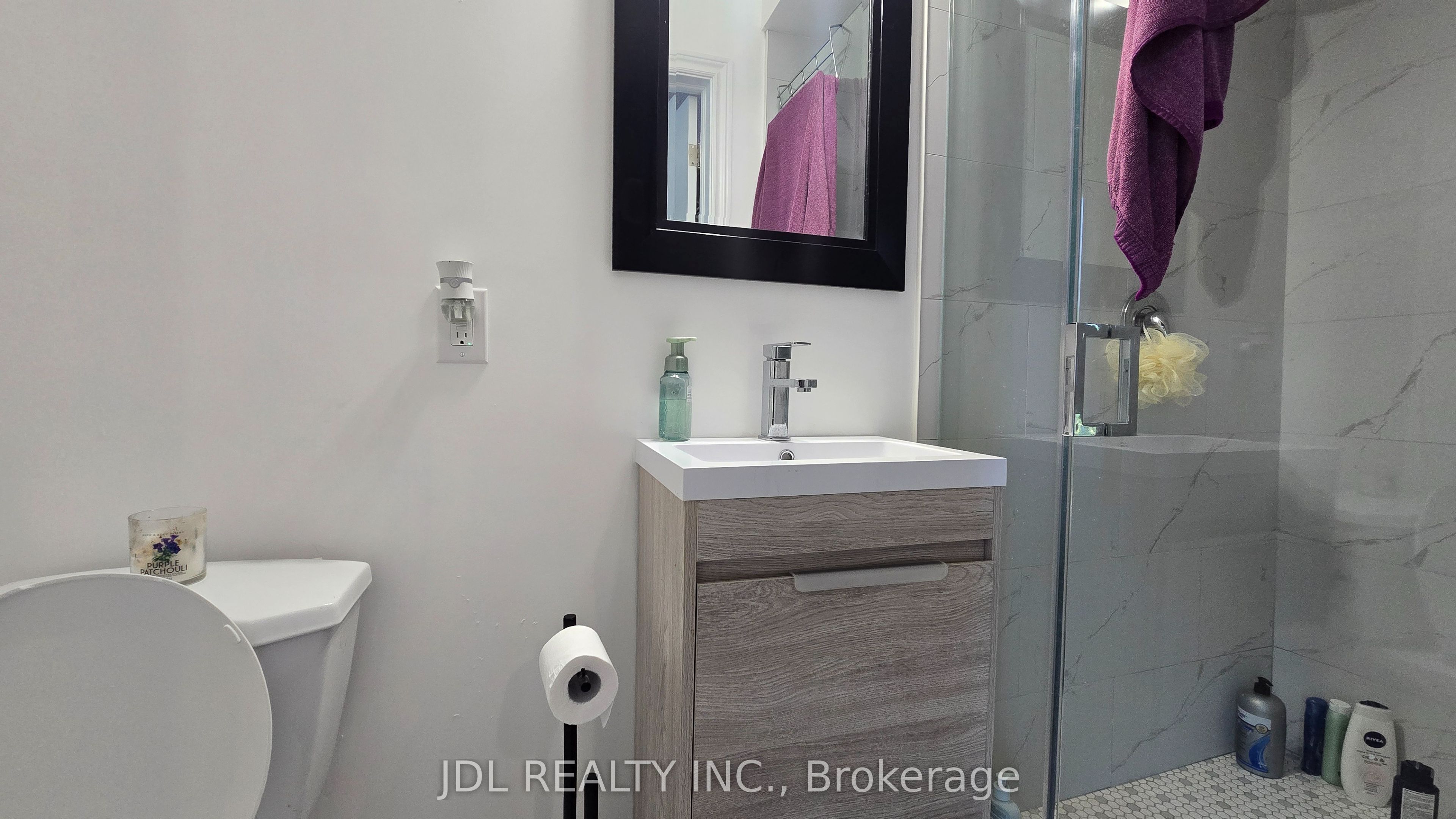 3769 Brandon Gate Drive Main Bachelor, Mississauga, ON L4T 3N1 photo 4