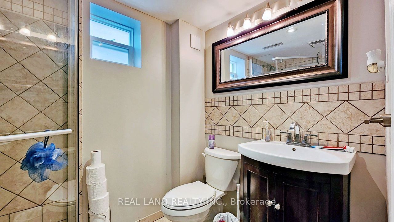 26 Glamis Avenue, Toronto, ON M6N 4H6