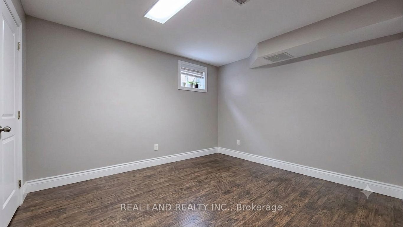 26 Glamis Avenue, Toronto, ON M6N 4H6 photo 3
