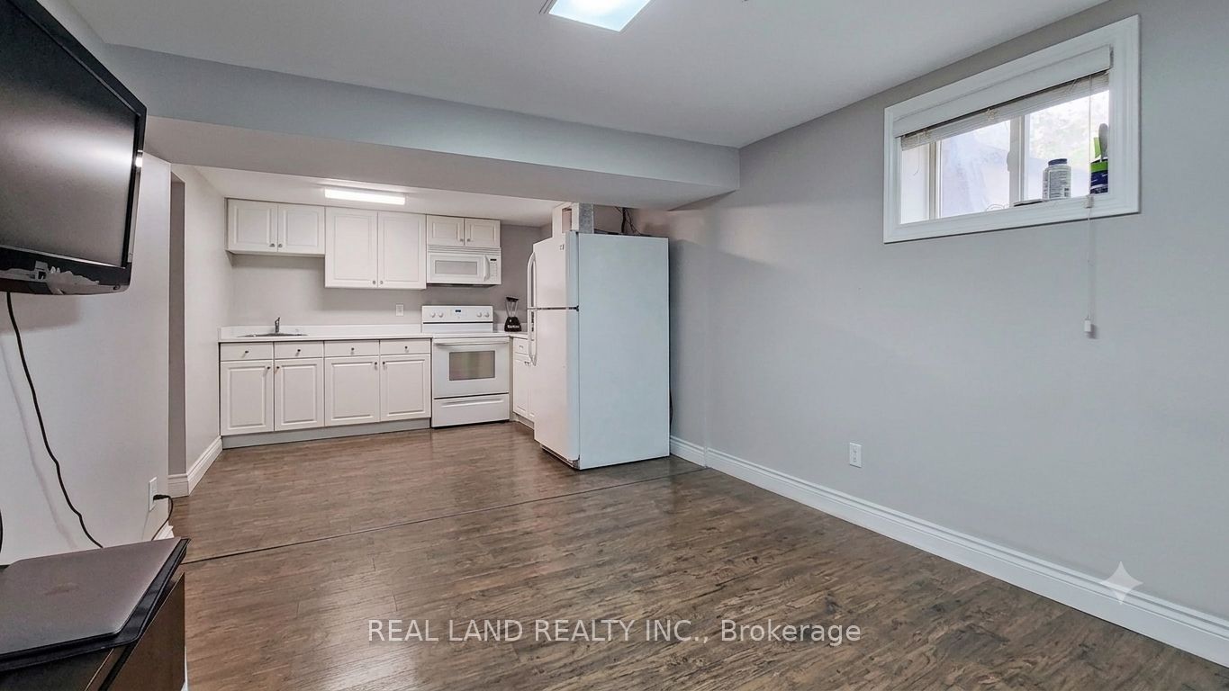 26 Glamis Avenue, Toronto, ON M6N 4H6 photo 4