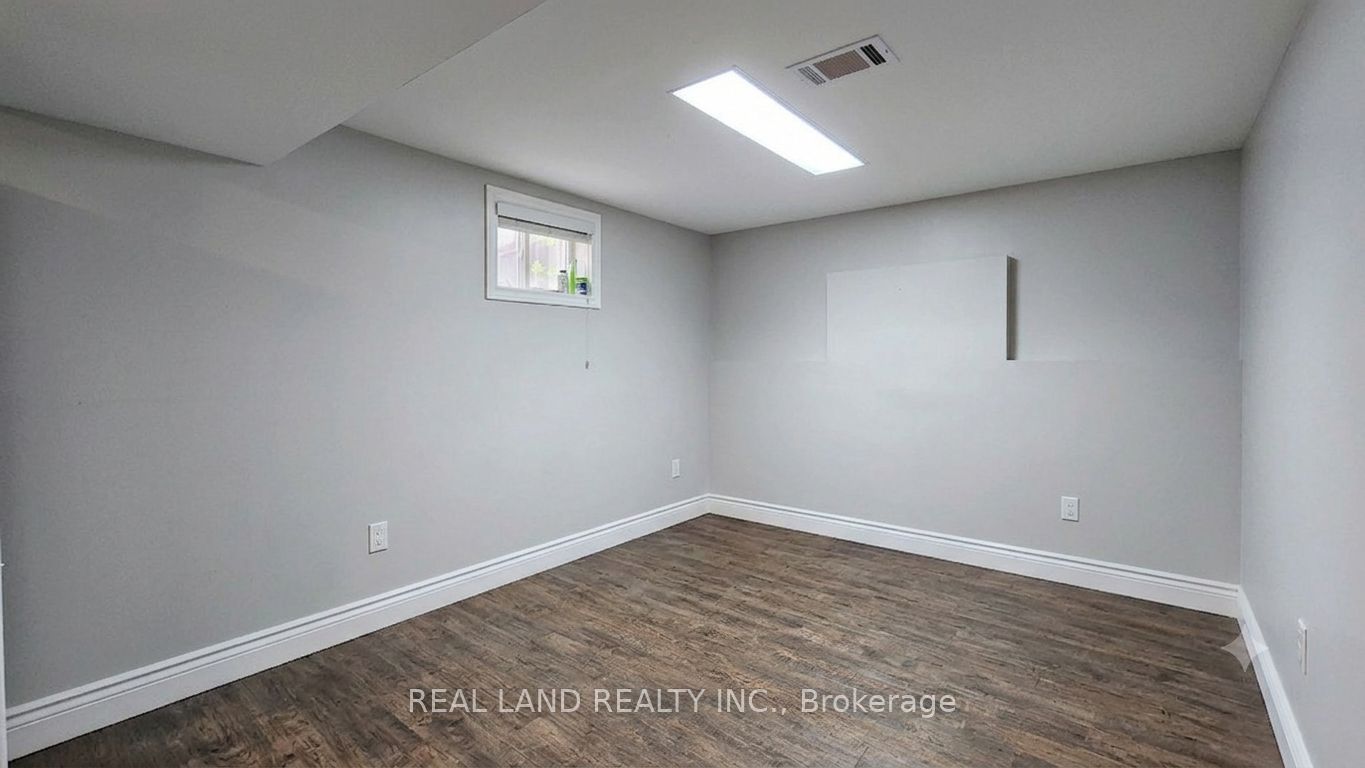 26 Glamis Avenue, Toronto, ON M6N 4H6 photo 5