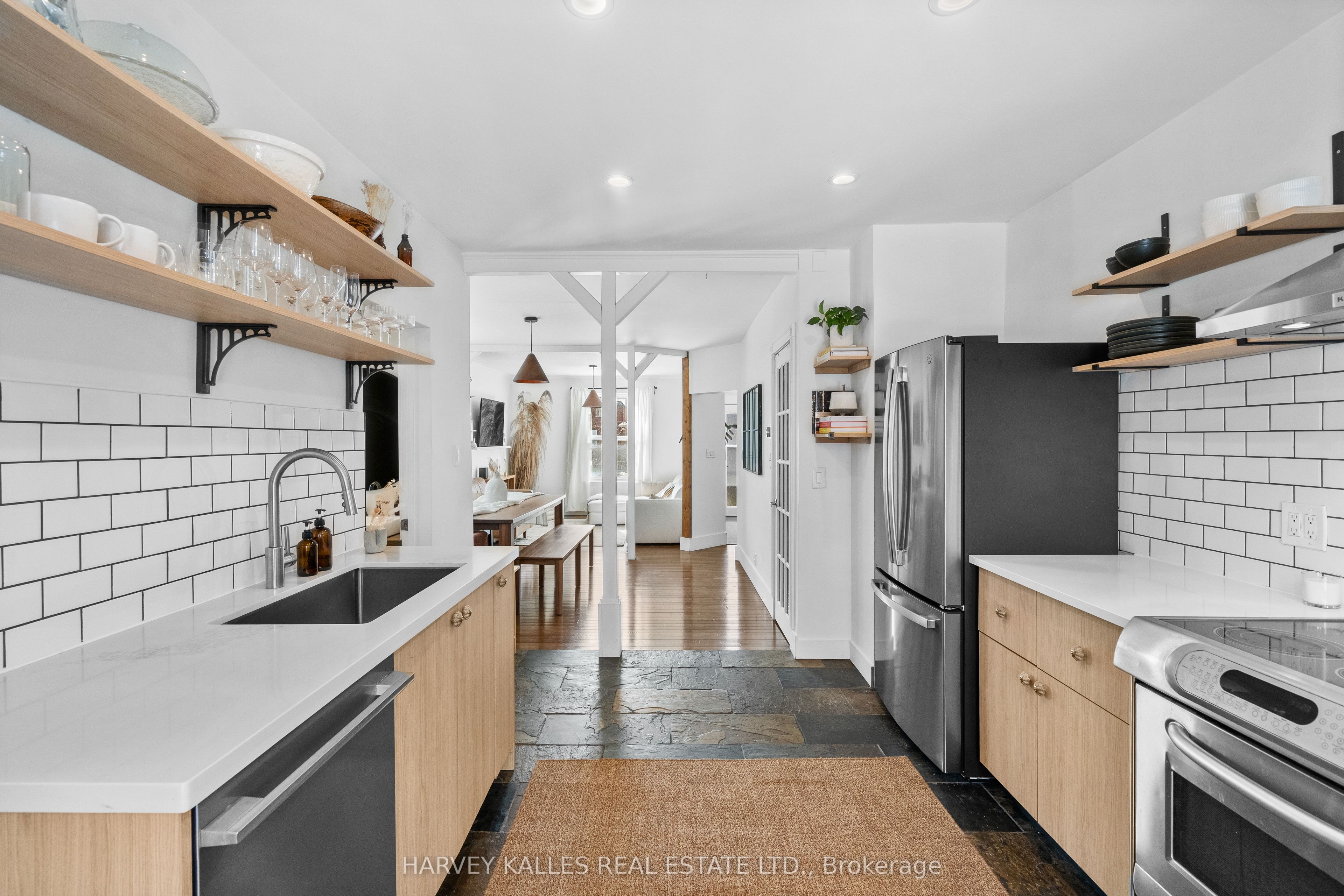 14 Manitoba Street, Toronto, ON M8Y 1C7 photo 2