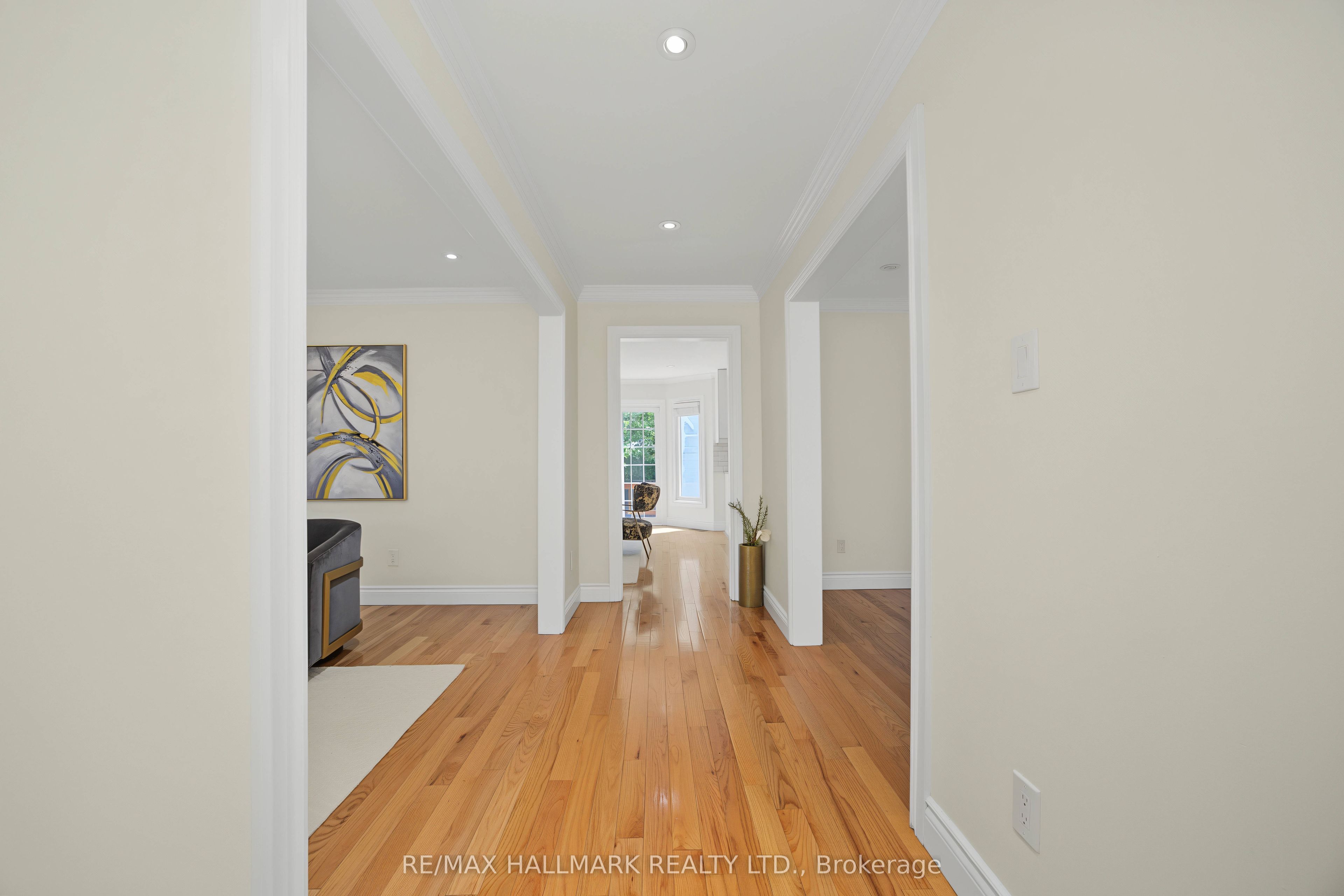 329 Kingsbridge Garden Circle, Mississauga, ON L5R 1K9 photo 5
