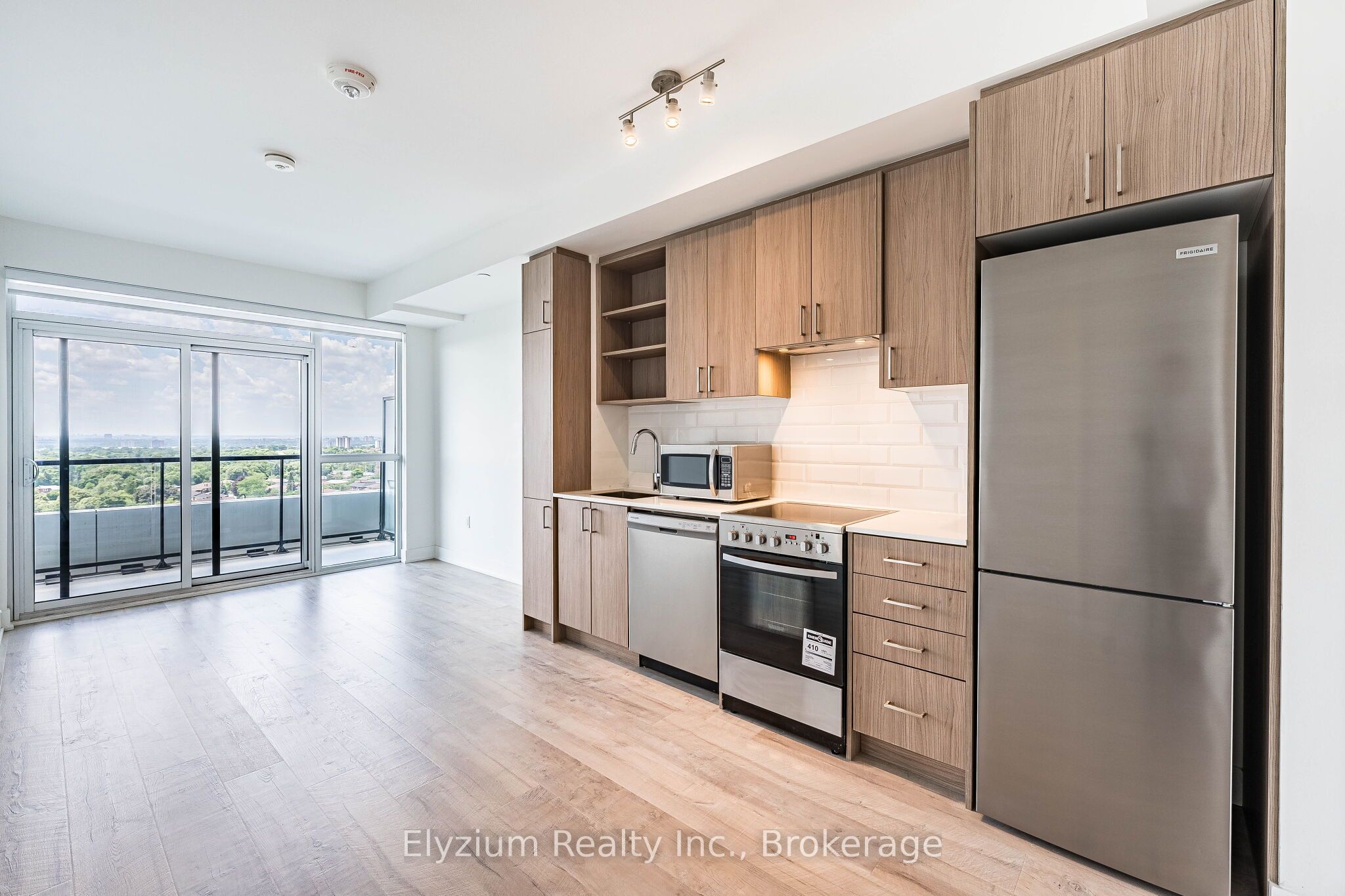 50 George Butchard Drive 804, Toronto, ON M3K 2C5 photo 2