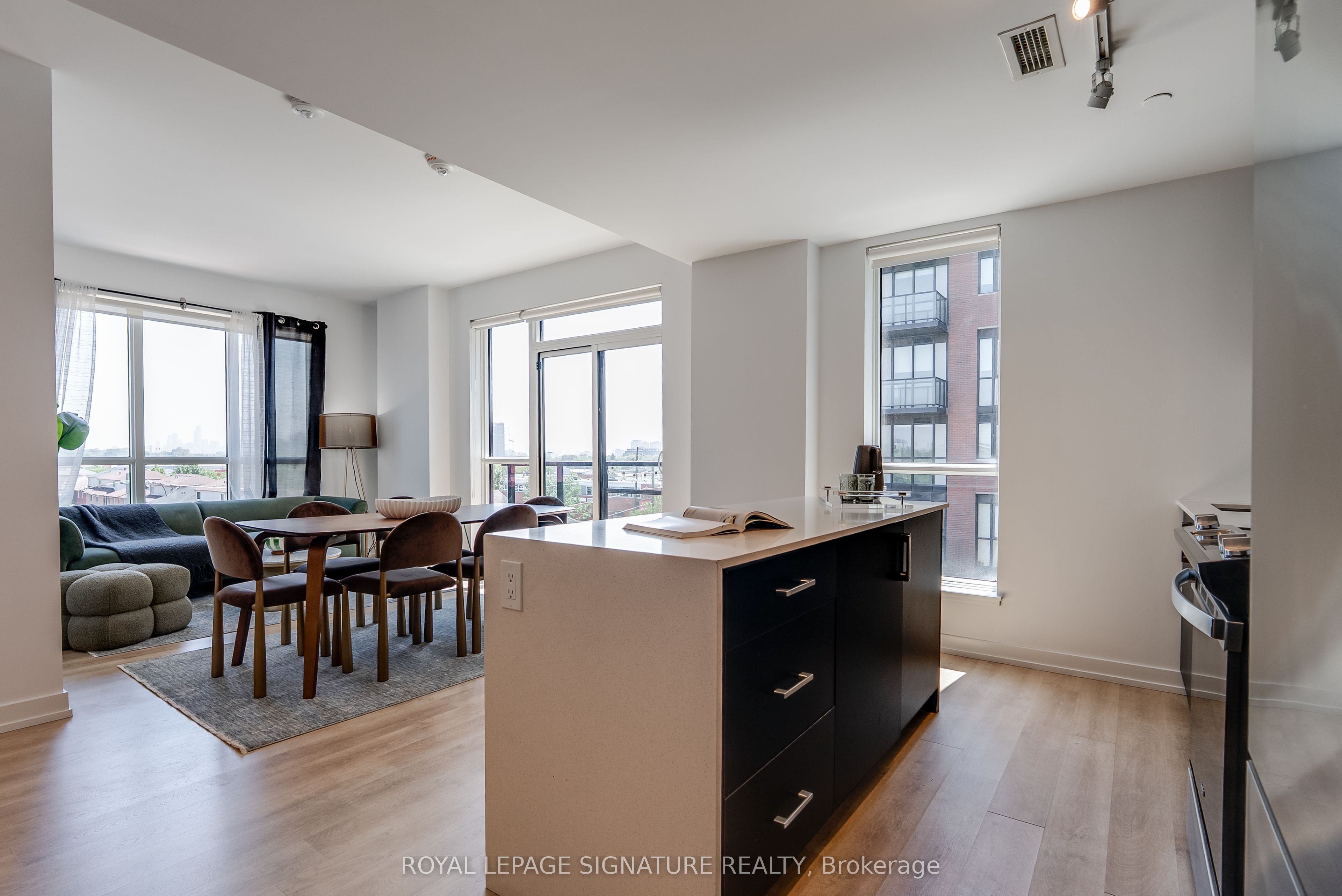 2300 St. Clair Avenue W 517, Toronto, ON M6N 1K8