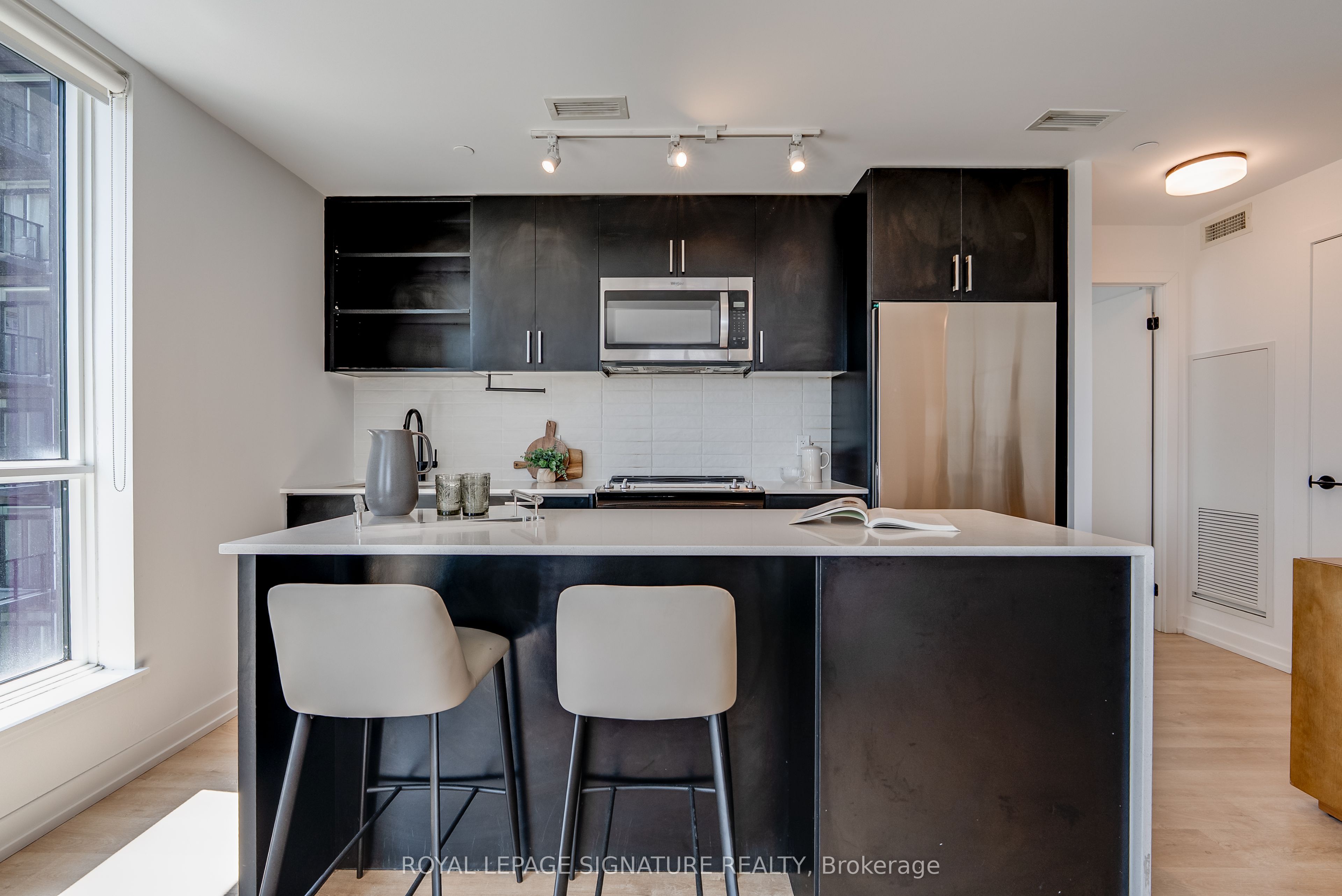 2300 St. Clair Avenue W 517, Toronto, ON M6N 1K8 photo 2