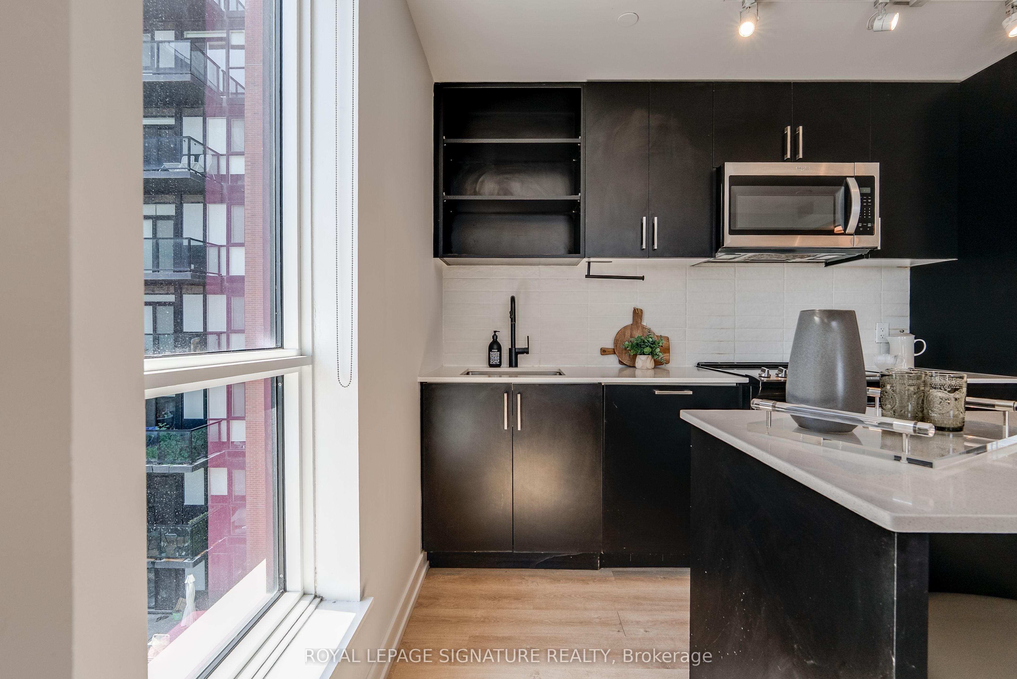 2300 St. Clair Avenue W 517, Toronto, ON M6N 1K8 photo 3