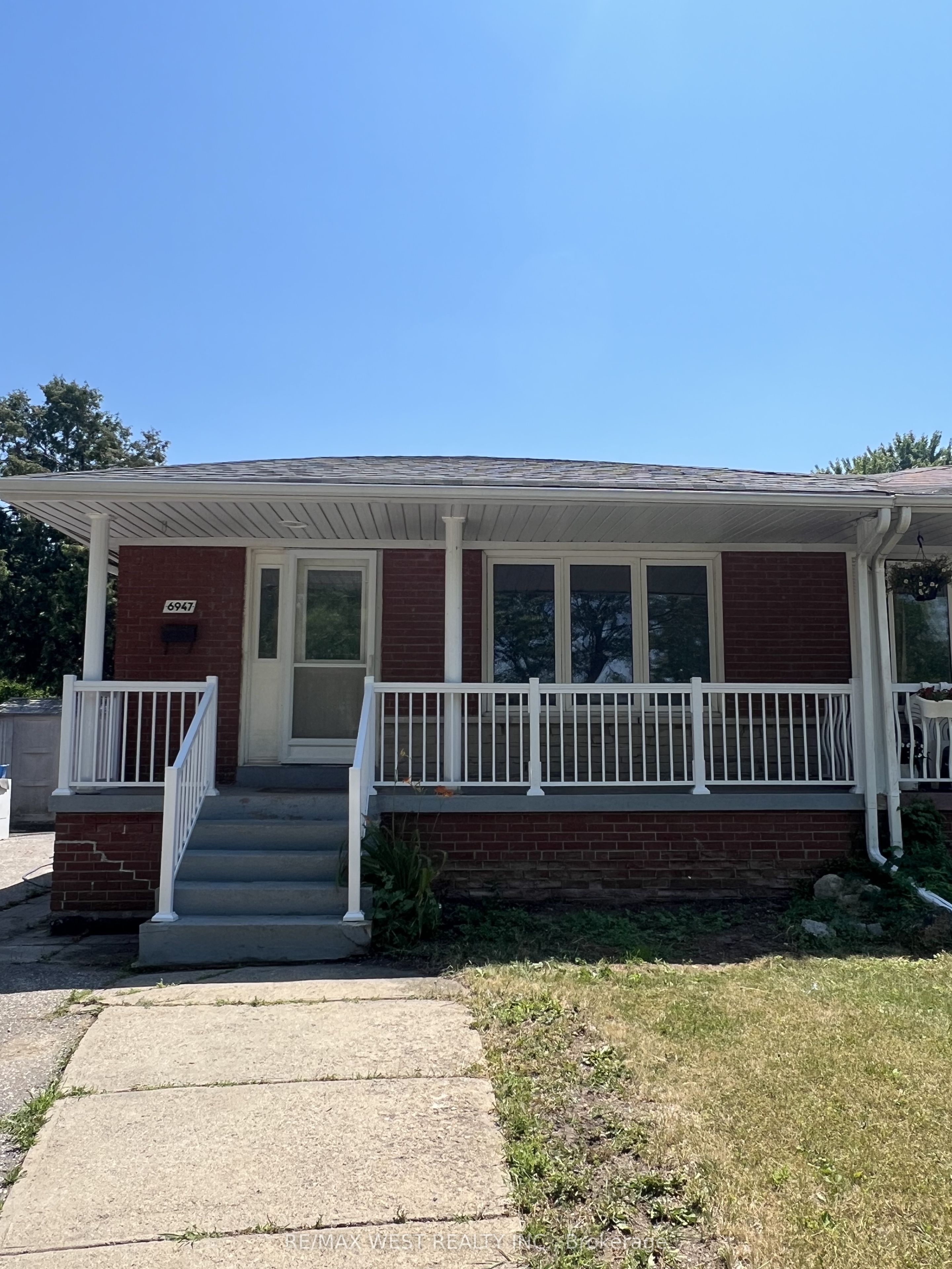 6947 Chigwel Court Upper, Mississauga, ON L4T 1N3