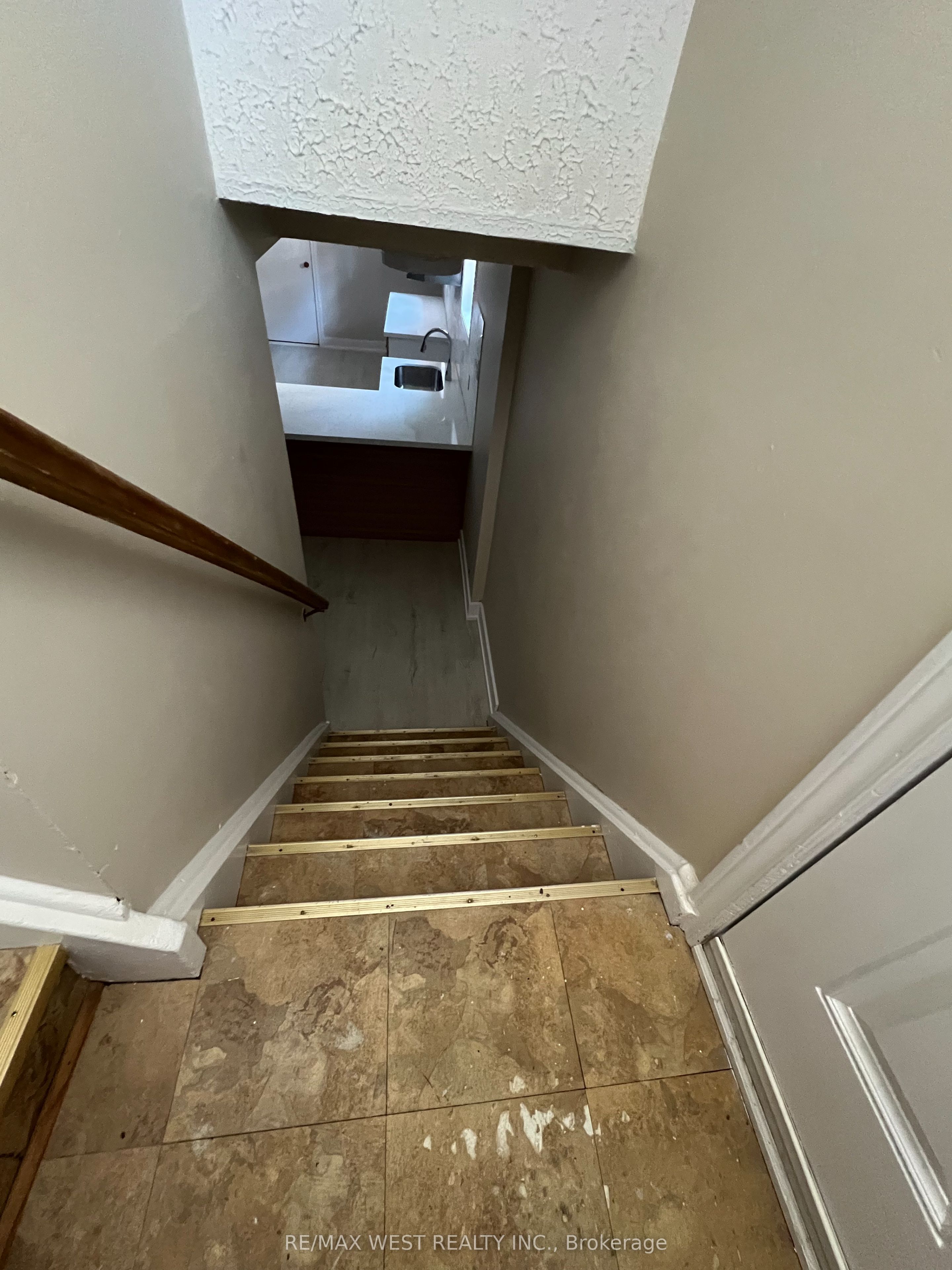 6947 Chigwel Court Basement, Mississauga, ON L4T 1N3 photo 3