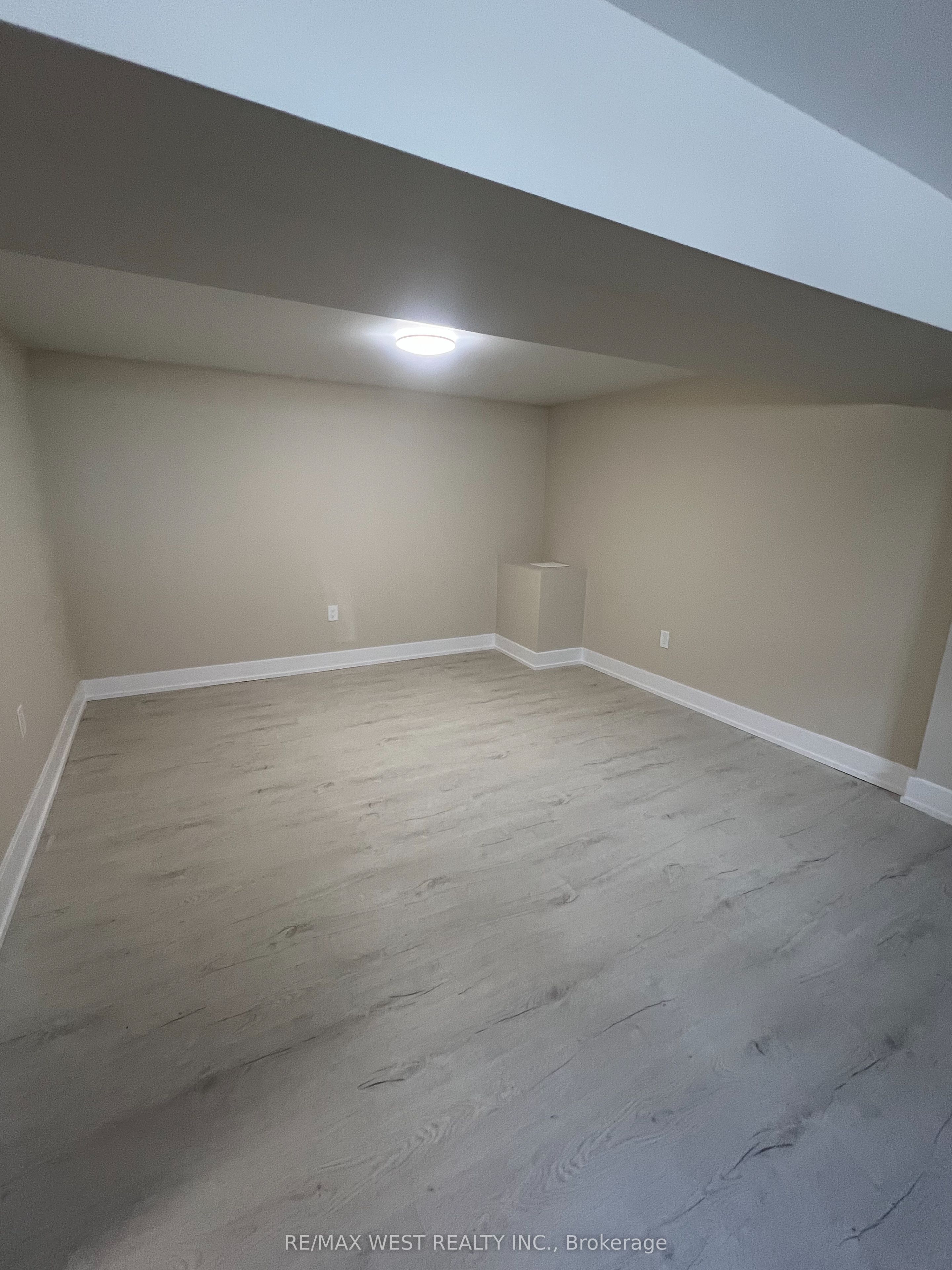6947 Chigwel Court Basement, Mississauga, ON L4T 1N3 photo 5