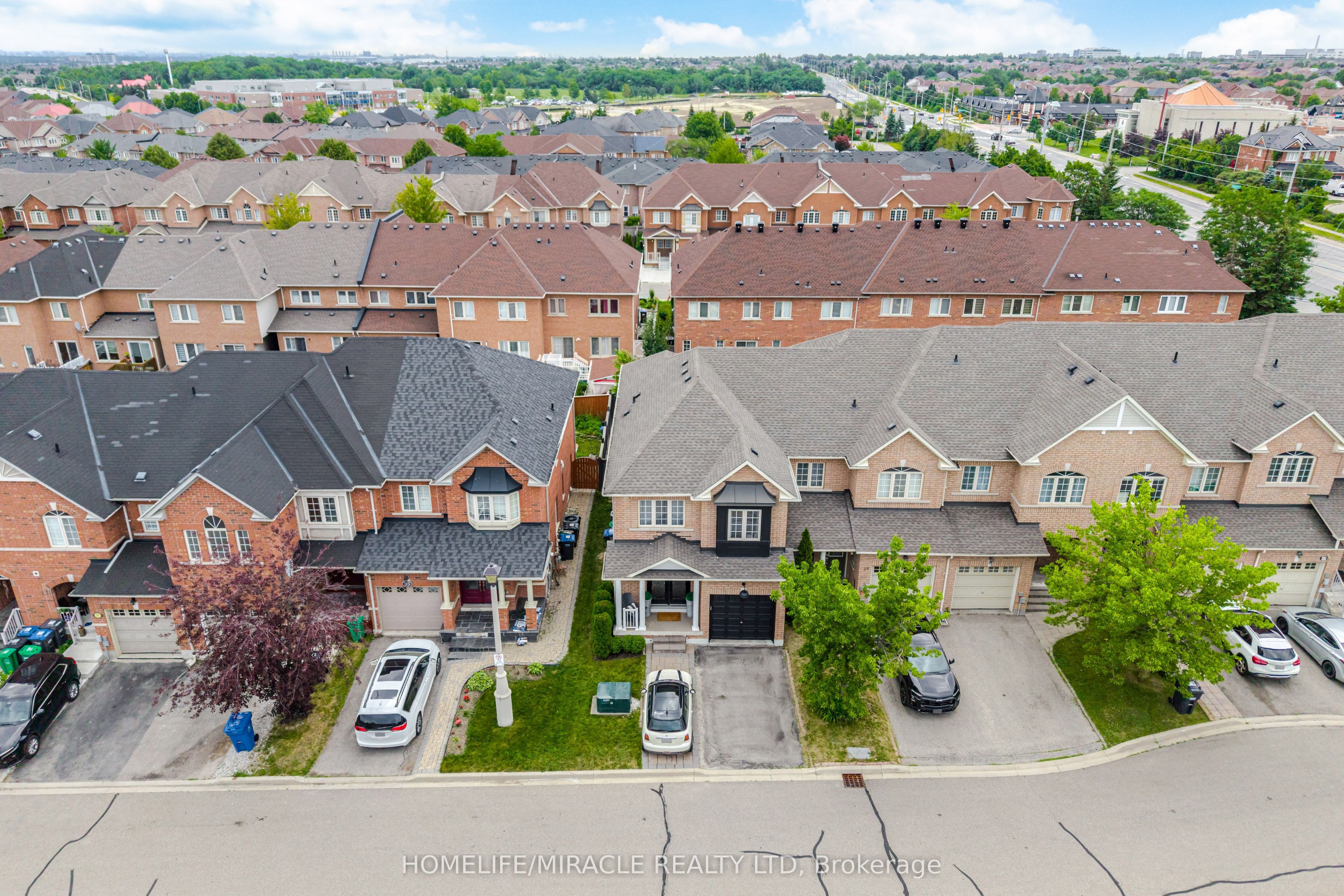 37 Lacebark Court, Brampton, ON L6R 3M7 photo 4