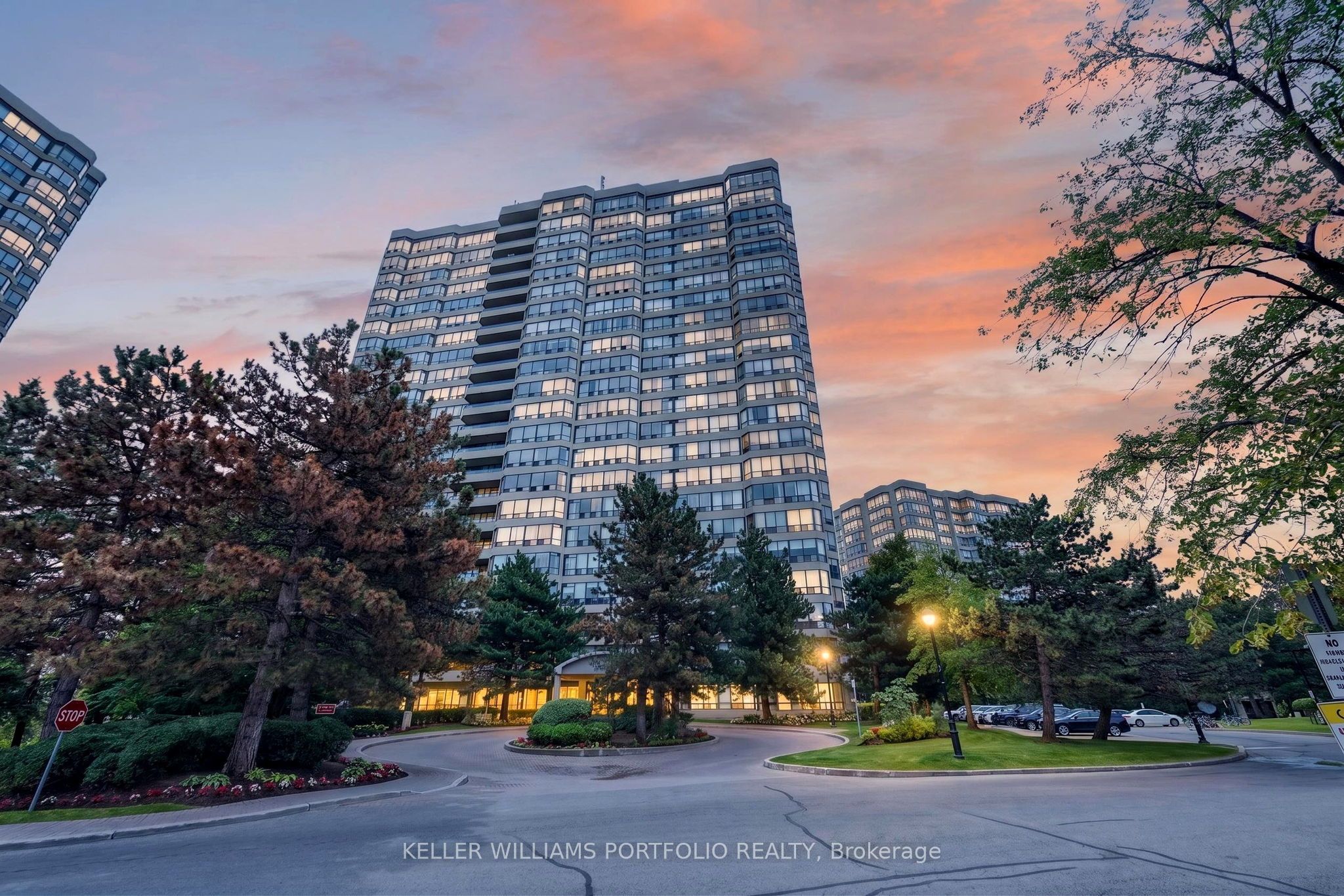 24 Hanover Road 1008, Brampton, ON L6S 5K8