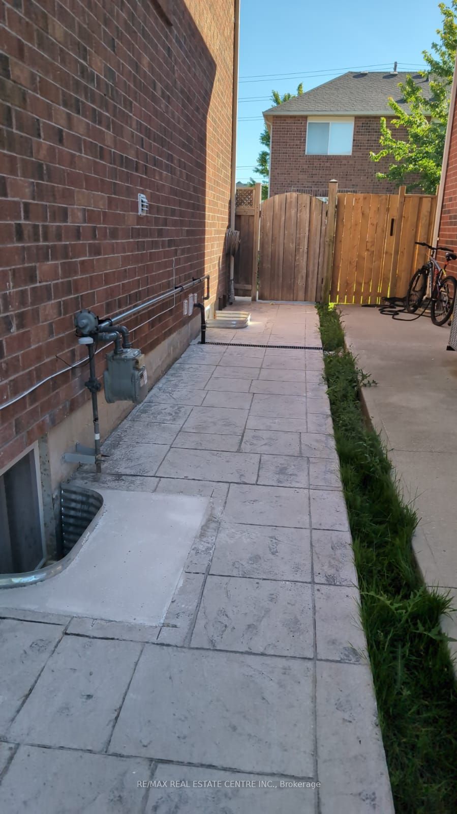 866 Mcnair Circle Basement, Milton, ON L9T 6Y6 photo 2