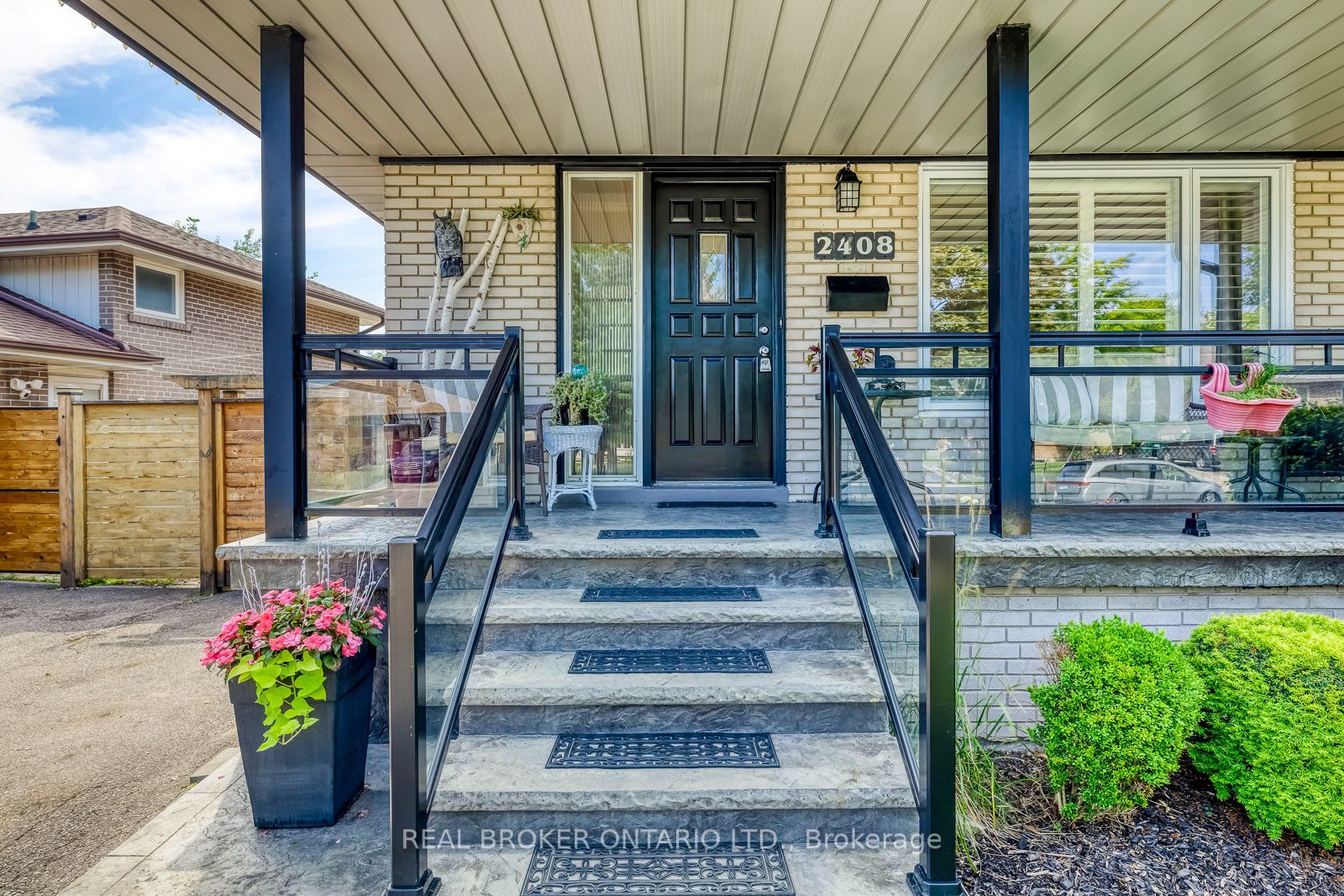 2408 Padstow Crescent, Mississauga, ON L5J 2G4 photo 4