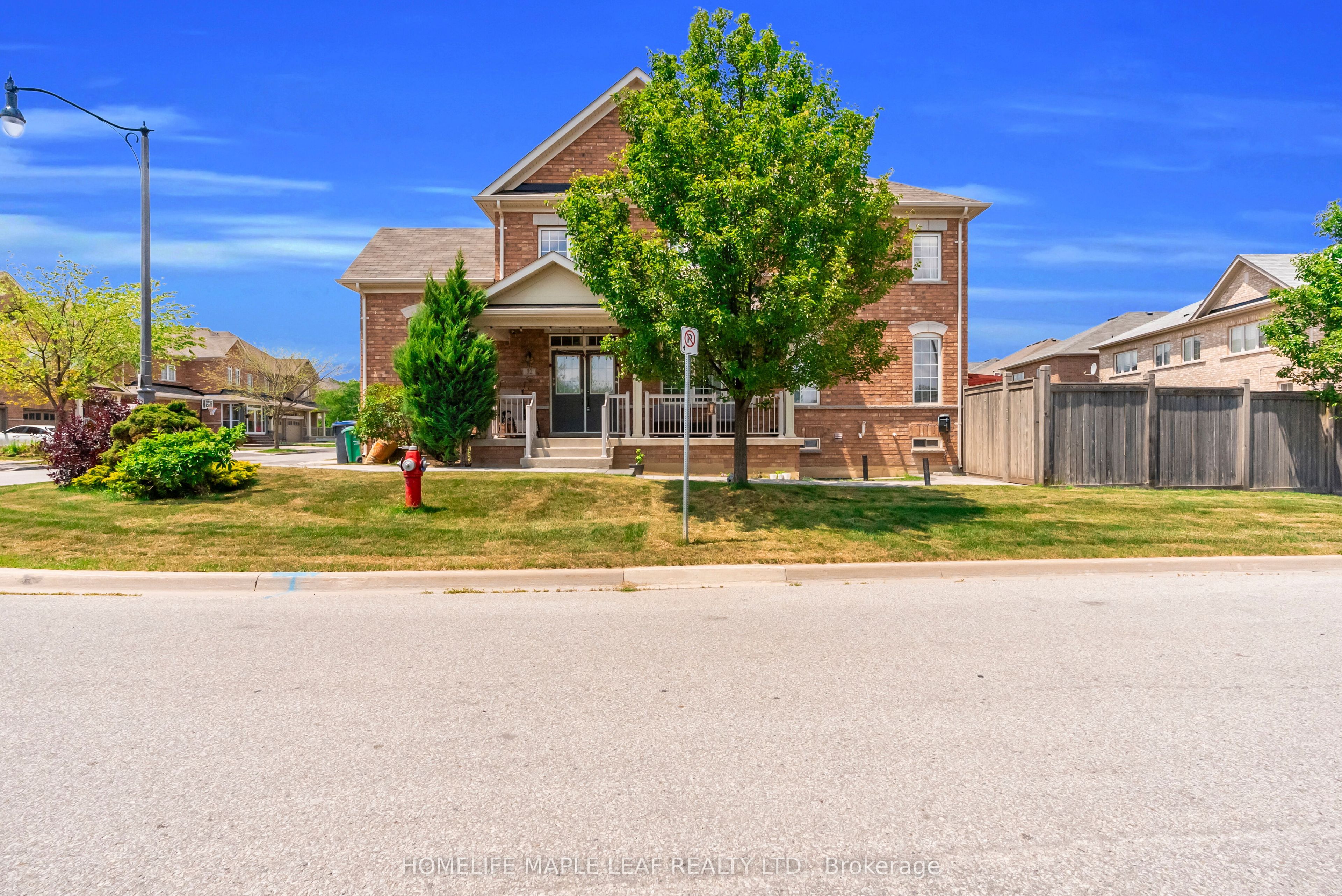 32 Orangeblossom Trail, Brampton, ON L6X 3B4 photo 2