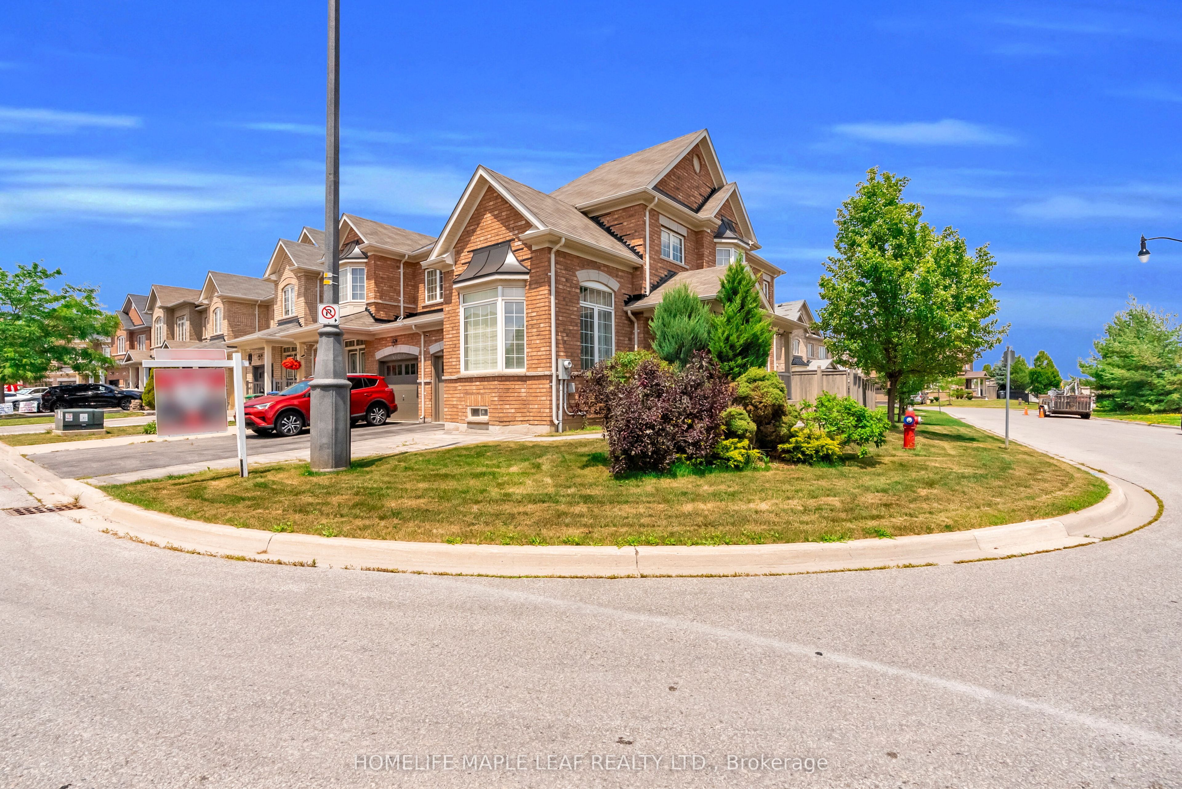 32 Orangeblossom Trail, Brampton, ON L6X 3B4 photo 4