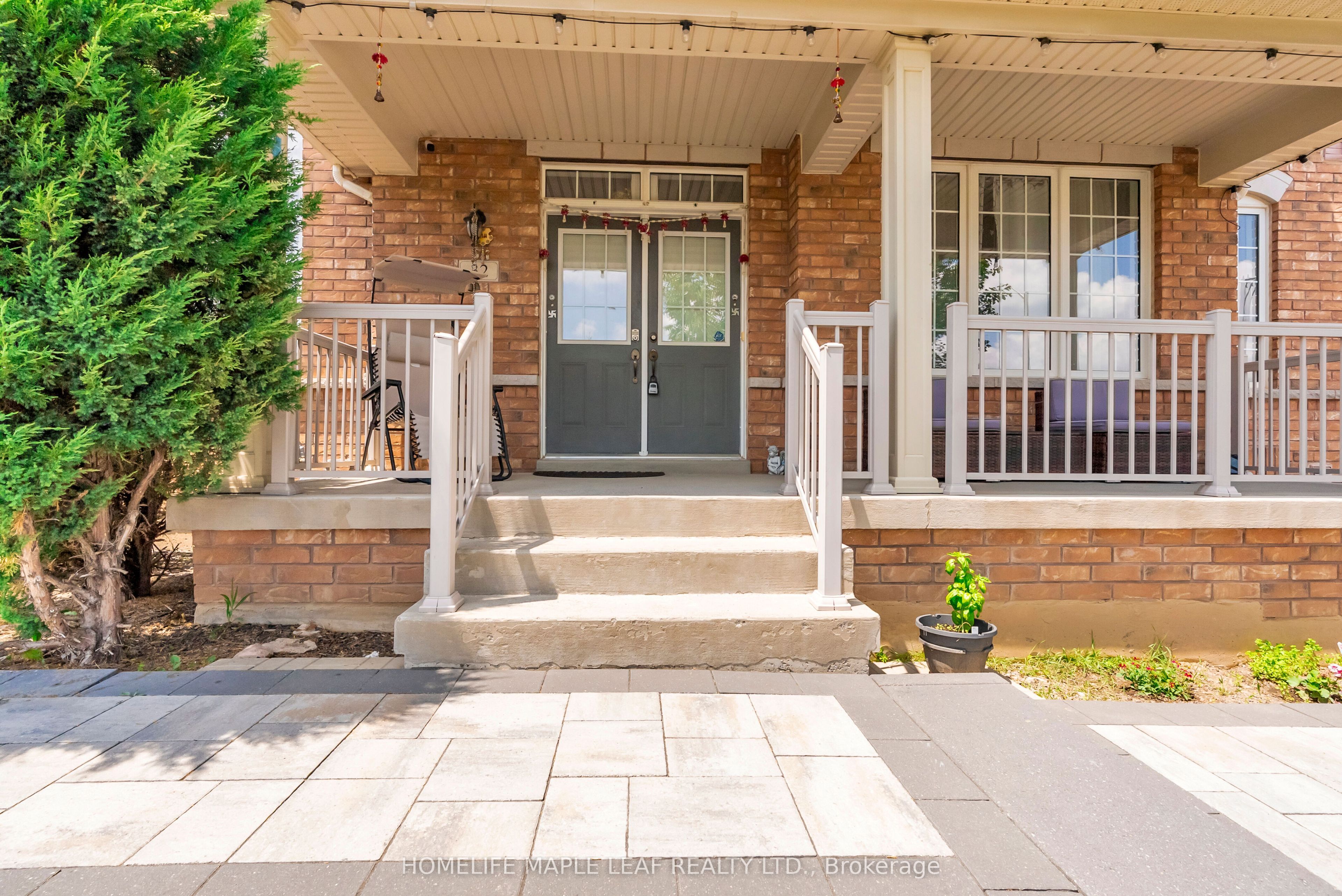 32 Orangeblossom Trail, Brampton, ON L6X 3B4 photo 5