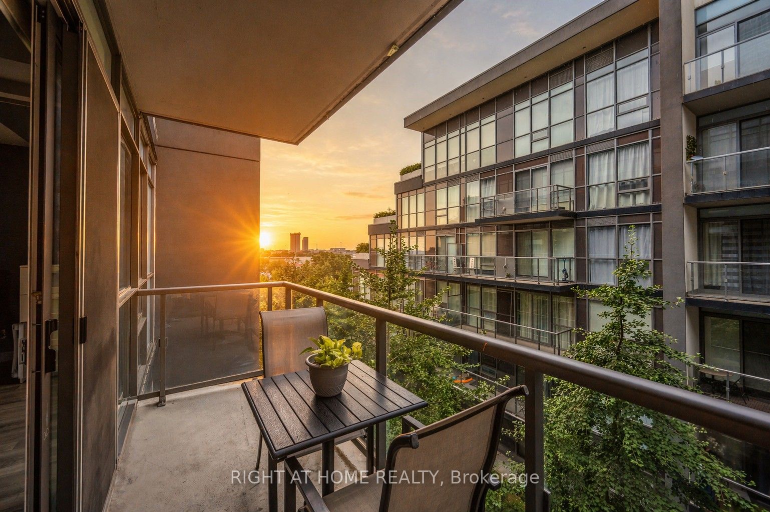 15 James Finlay Way 917, Toronto, ON M3M 0B3 photo 2