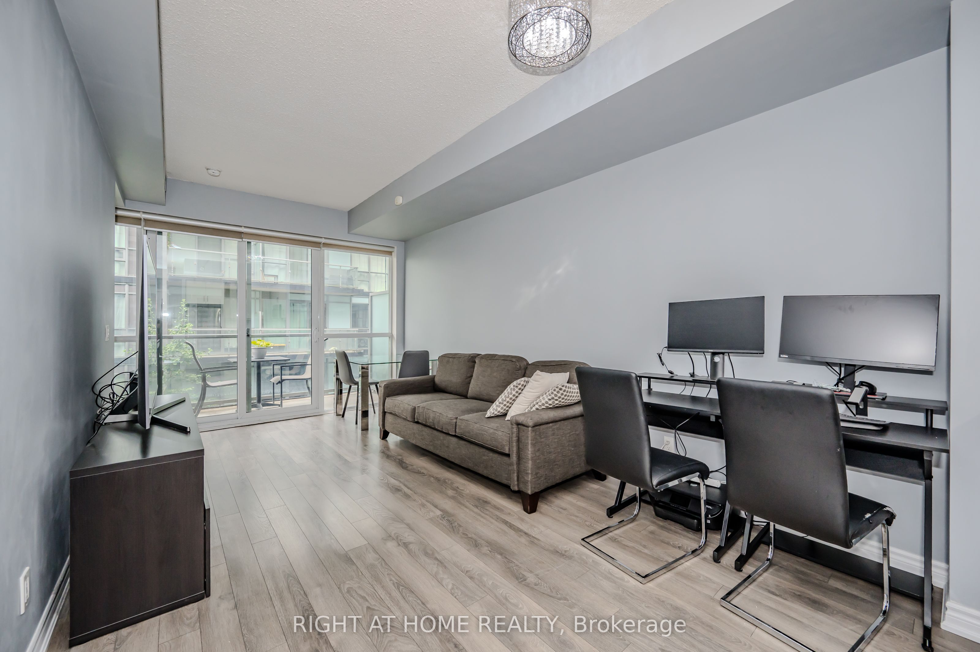 15 James Finlay Way 917, Toronto, ON M3M 0B3 photo 4