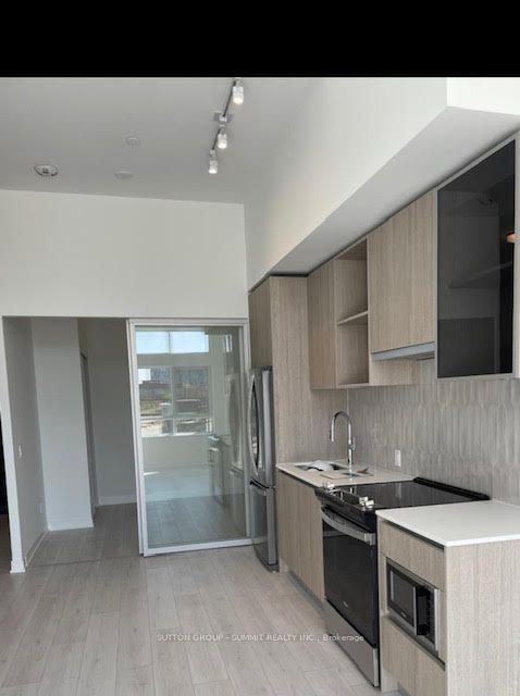 405 Dundas Street W 104, Oakville, ON L5M 5P9 photo 3