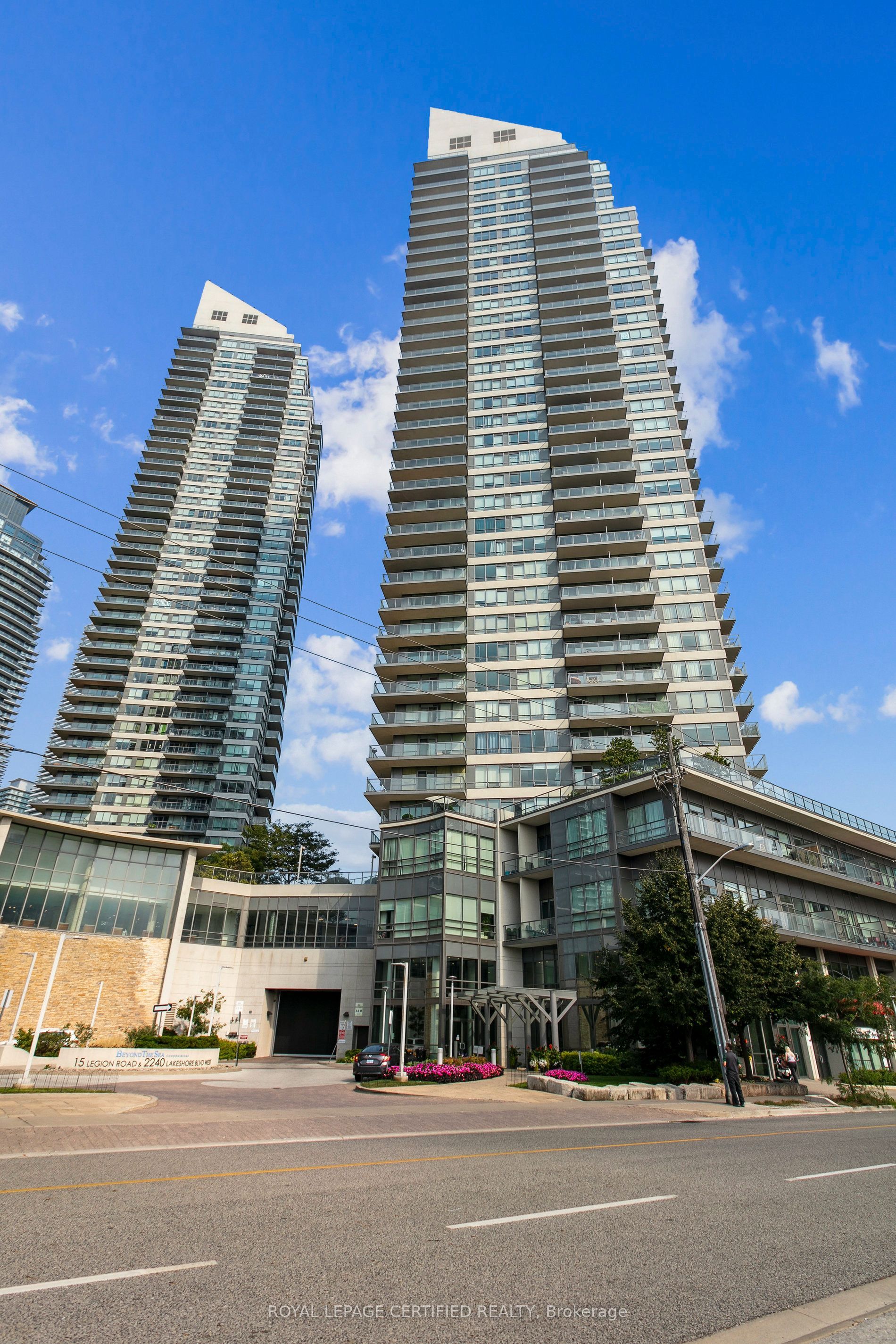 2240 Lakeshore Boulevard W 1208, Toronto, ON M8V 0B1 photo 3