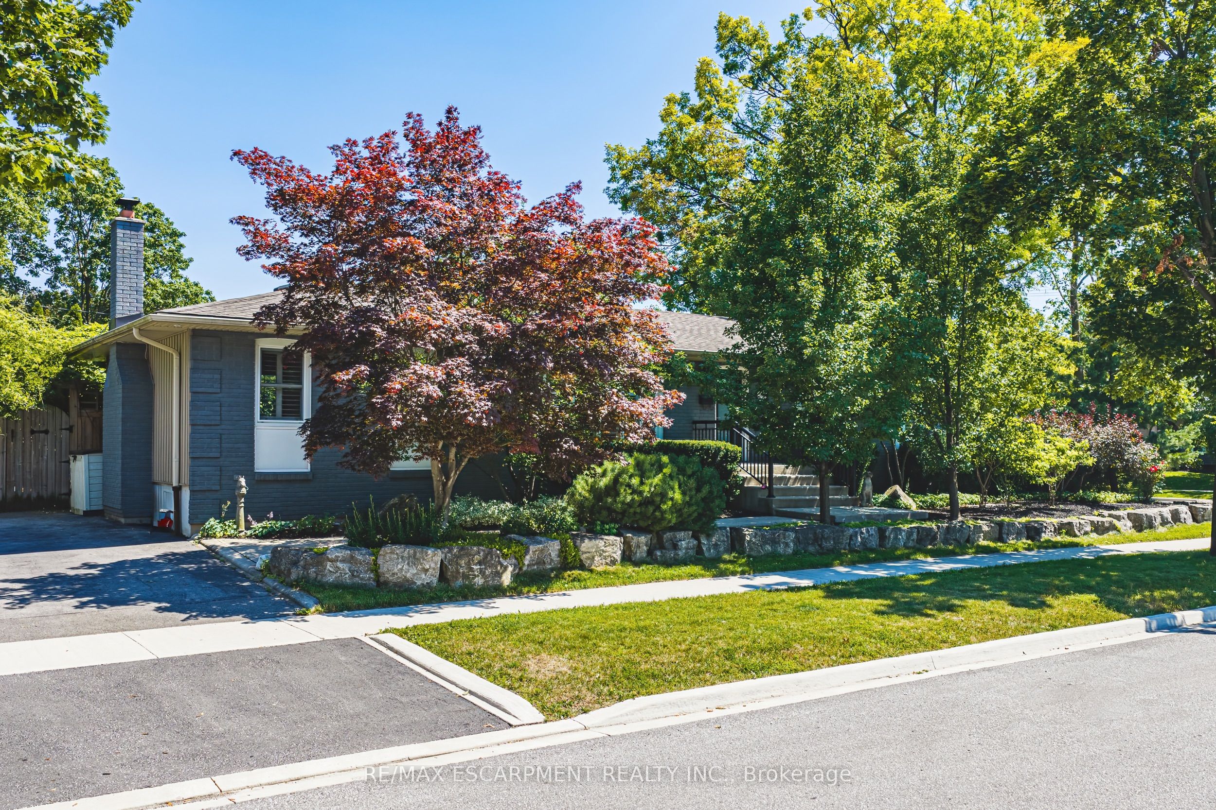 3384 Manfred Drive, Burlington, ON L7N 2N7 photo 2