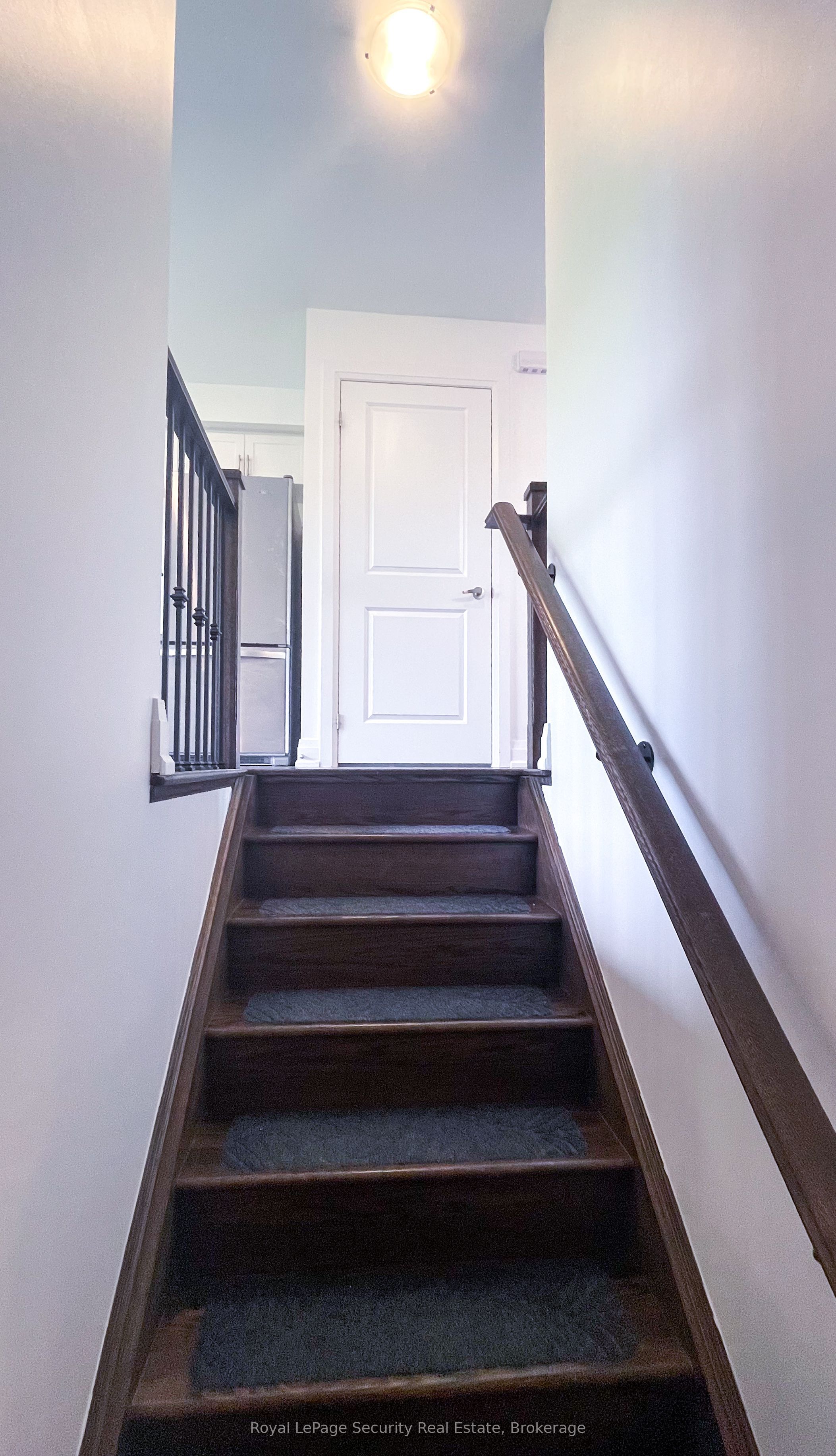 39 Wild Rose Gardens Unit 2, Toronto, ON M6L 0A5 photo 2