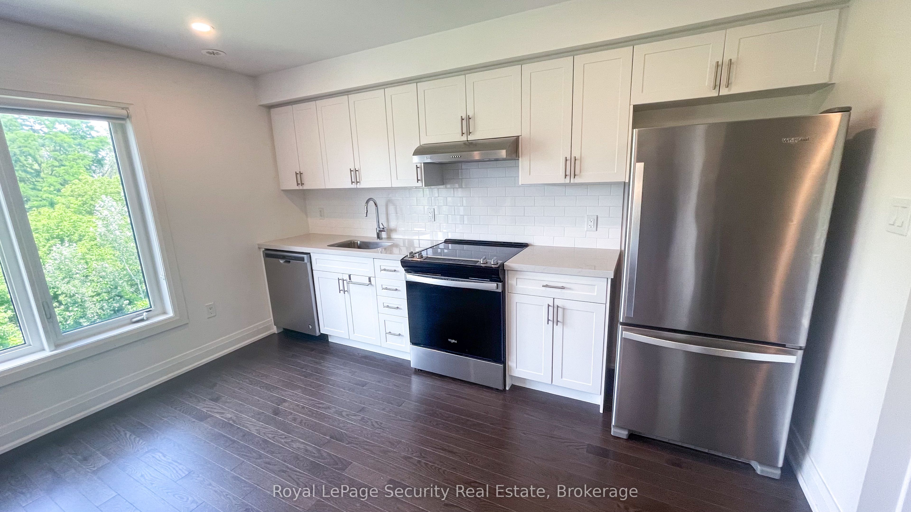 39 Wild Rose Gardens Unit 2, Toronto, ON M6L 0A5 photo 4