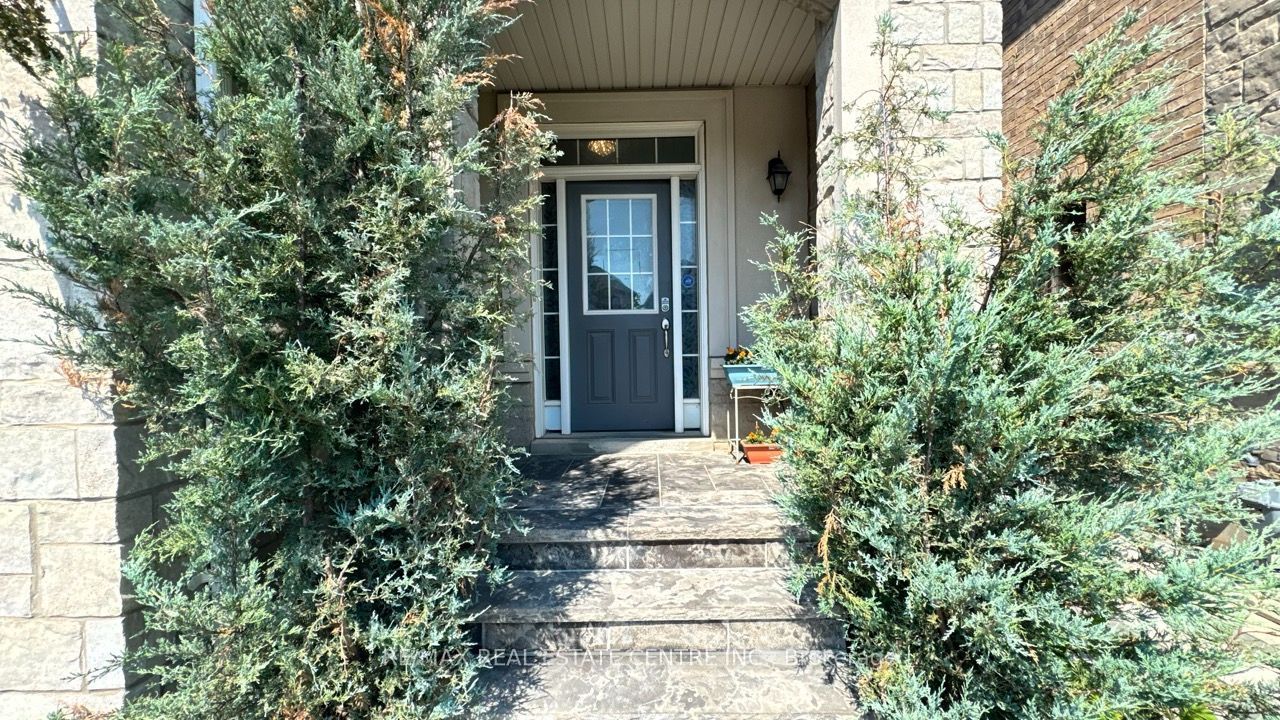 13 Alister Drive Main & Upper, Brampton, ON L6X 5G5 photo 3