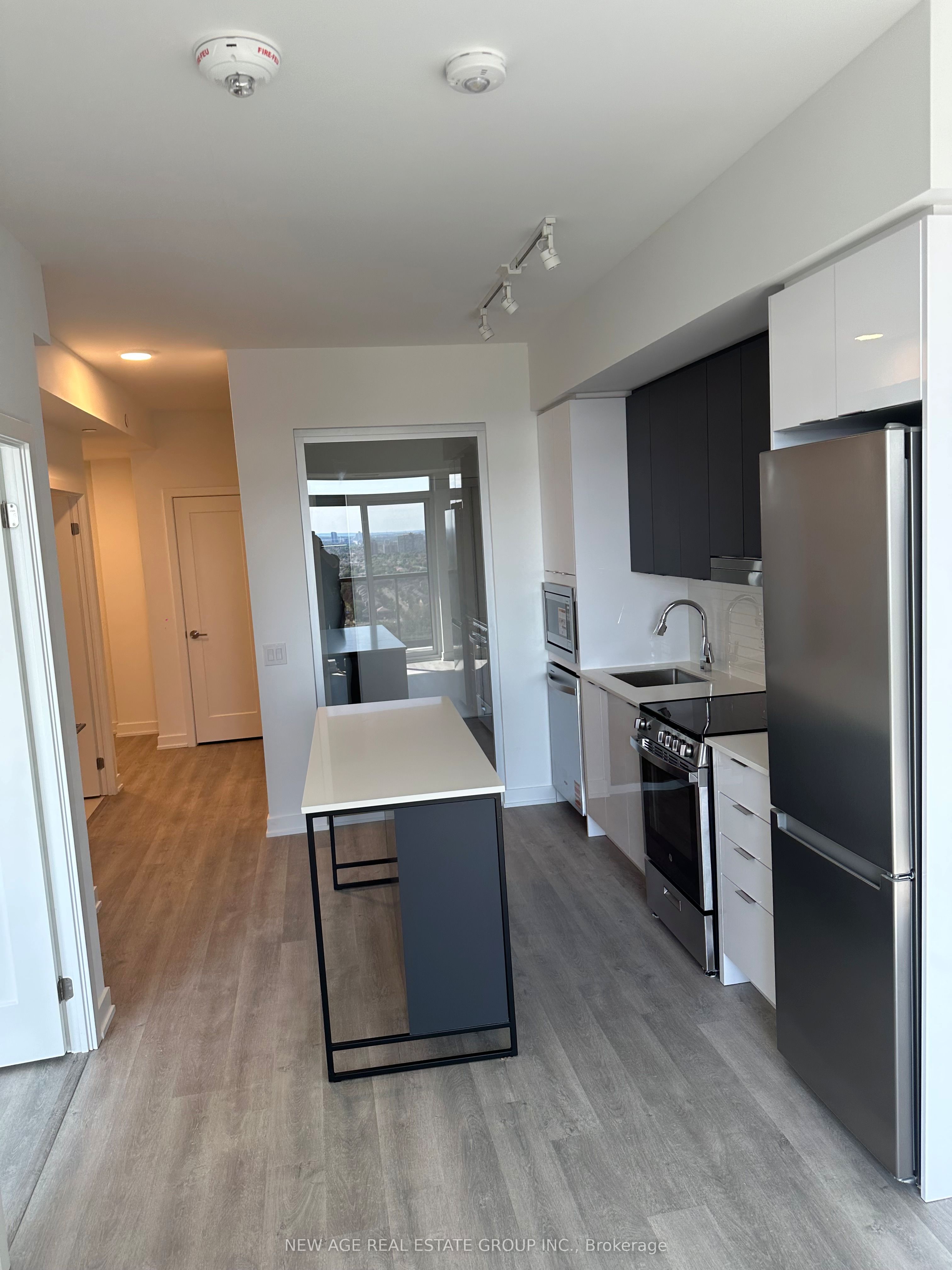 5105 HURONTARIO ST Street E 2107, Mississauga, ON L4Z 0C9 photo 3