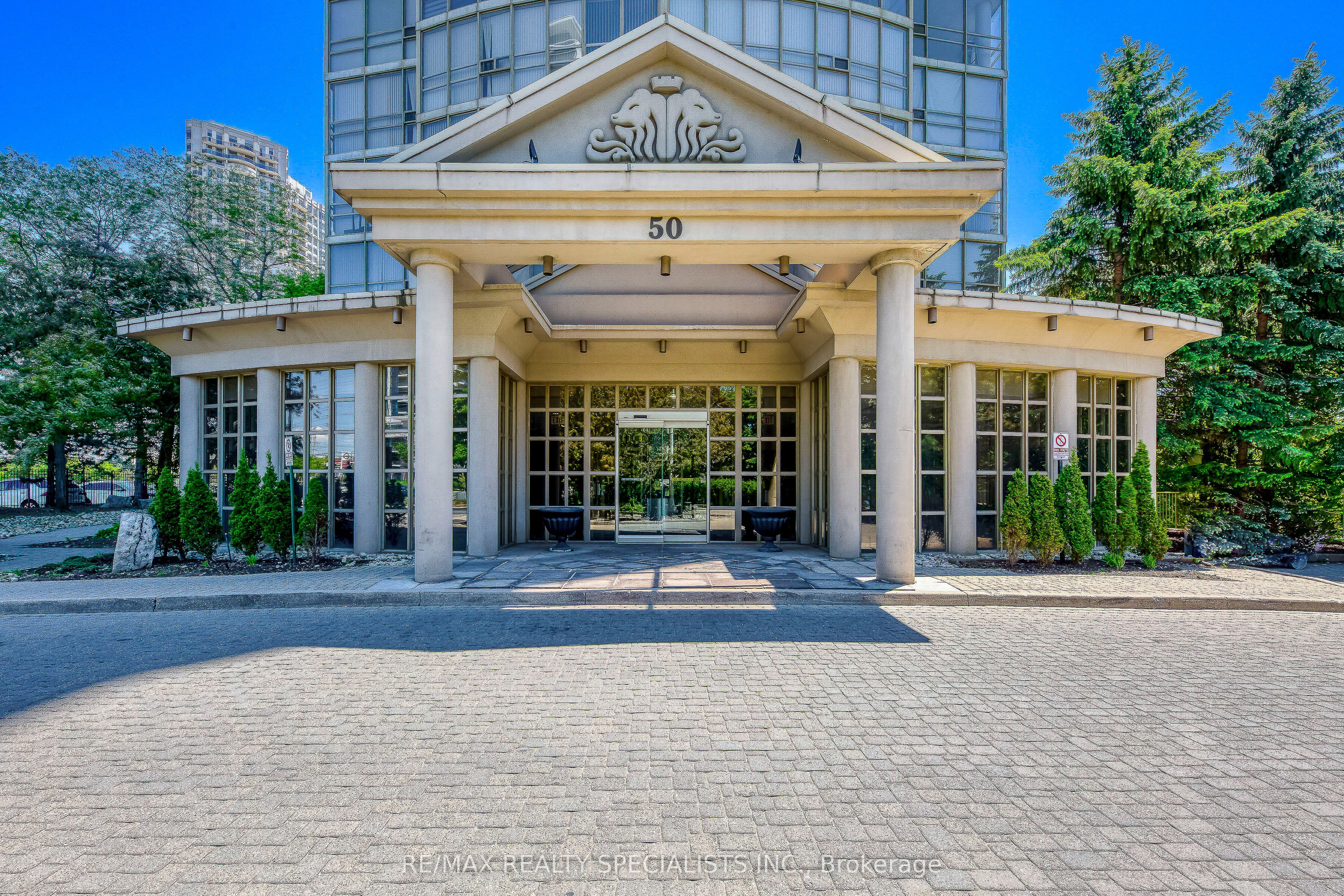 50 Eglinton Avenue W 604, Mississauga, ON L5R 3P5 photo 3
