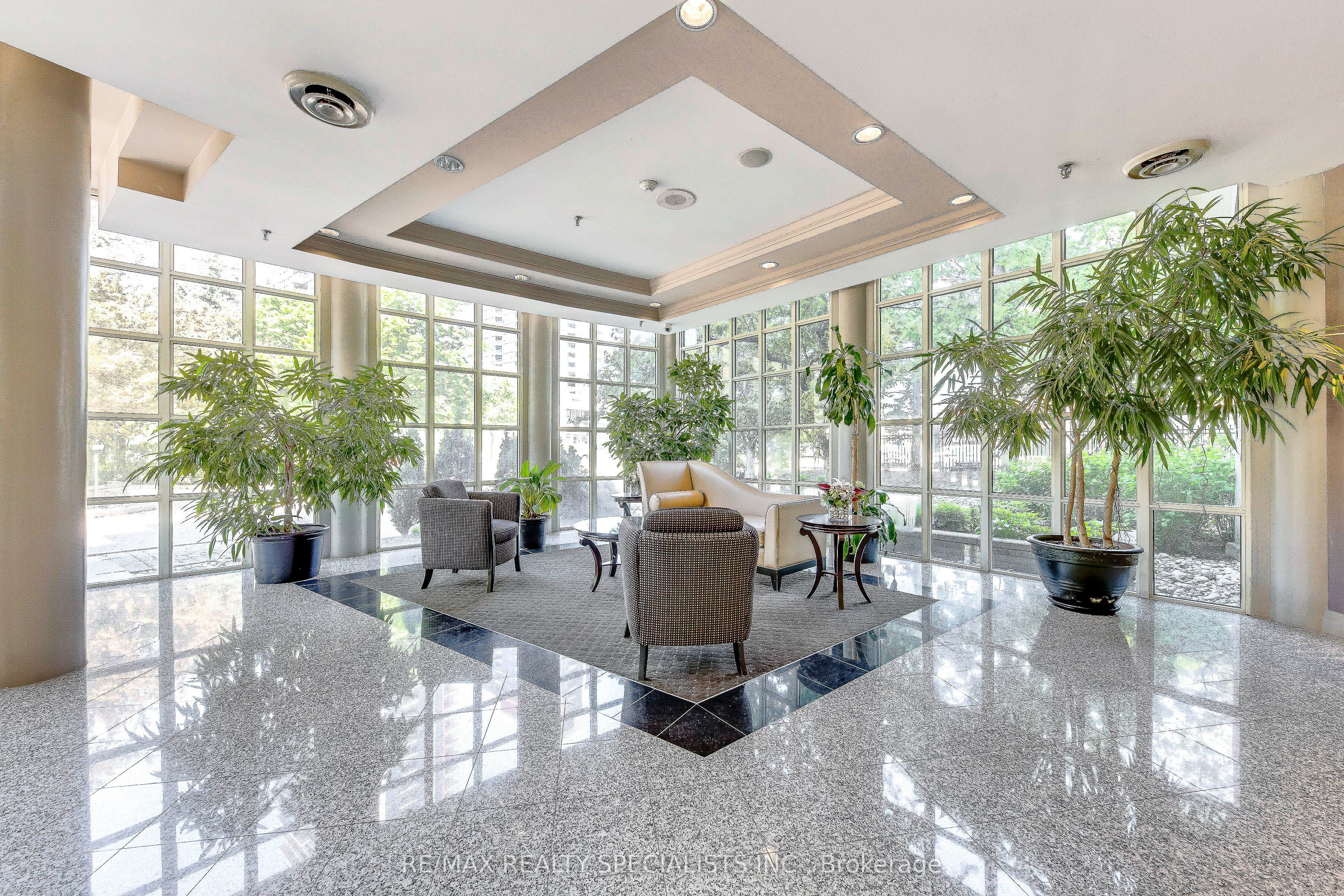 50 Eglinton Avenue W 604, Mississauga, ON L5R 3P5 photo 4